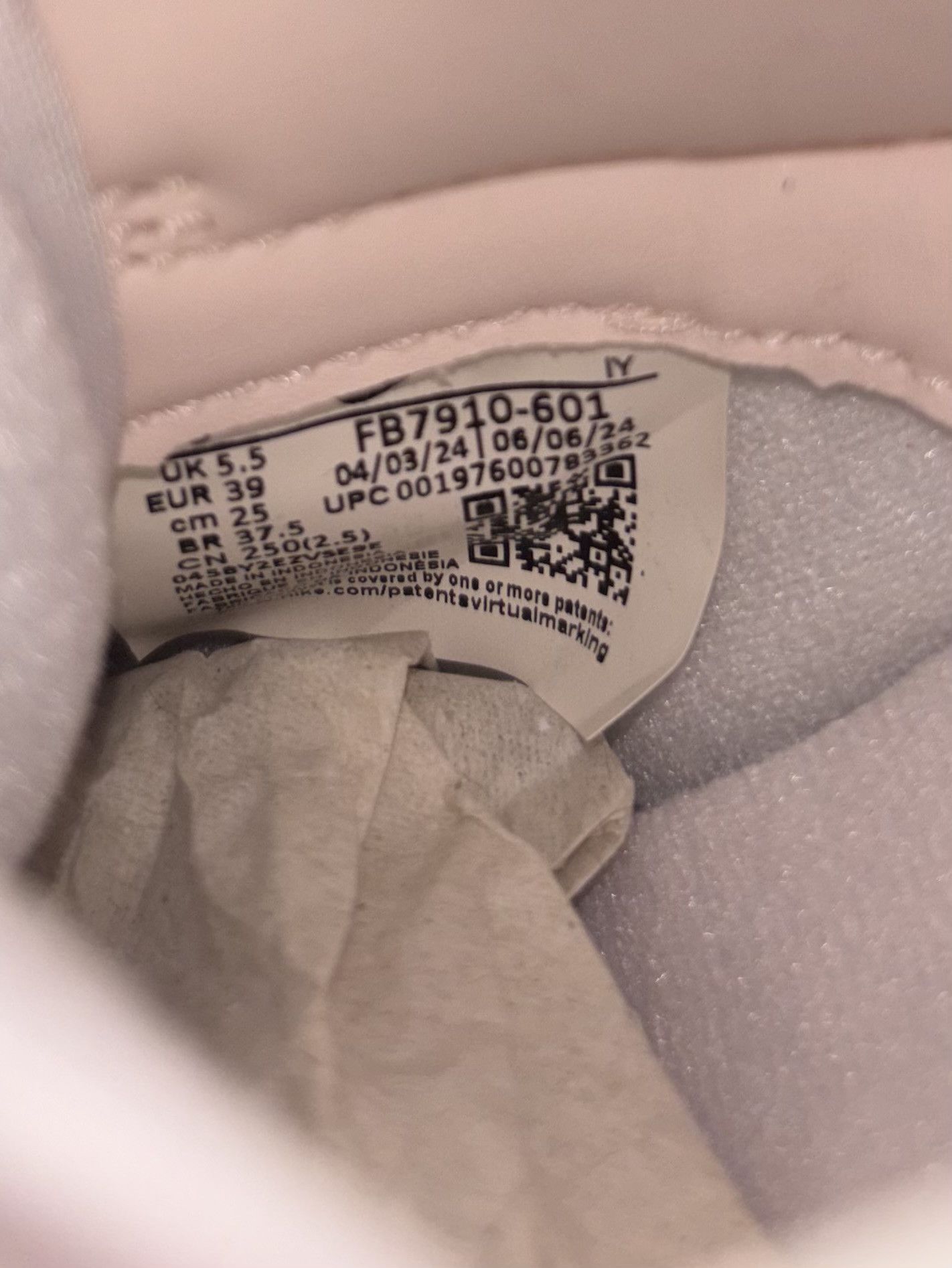 Nike NIKE DUNK LOW PRM LIGHT SOFT PINK/COCONUT MILK/PLATINUM TINT Size US 8 / IT 38 - 4 Thumbnail