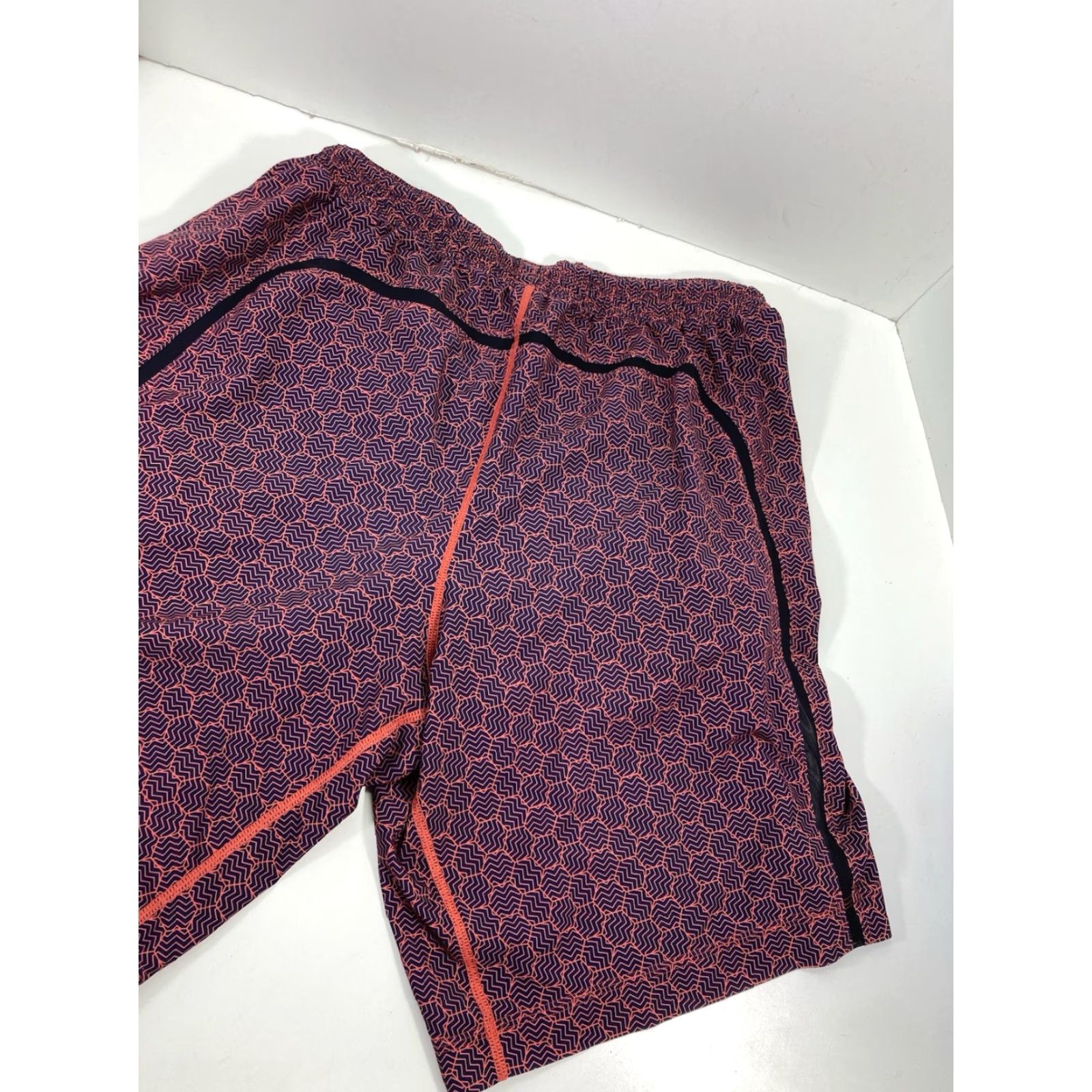 Lululemon VINTAGE Lululemon Pace Breaker Shorts Men 36X10 Maroon Geometric Lined Drawstring Size US 33 - 6 Thumbnail