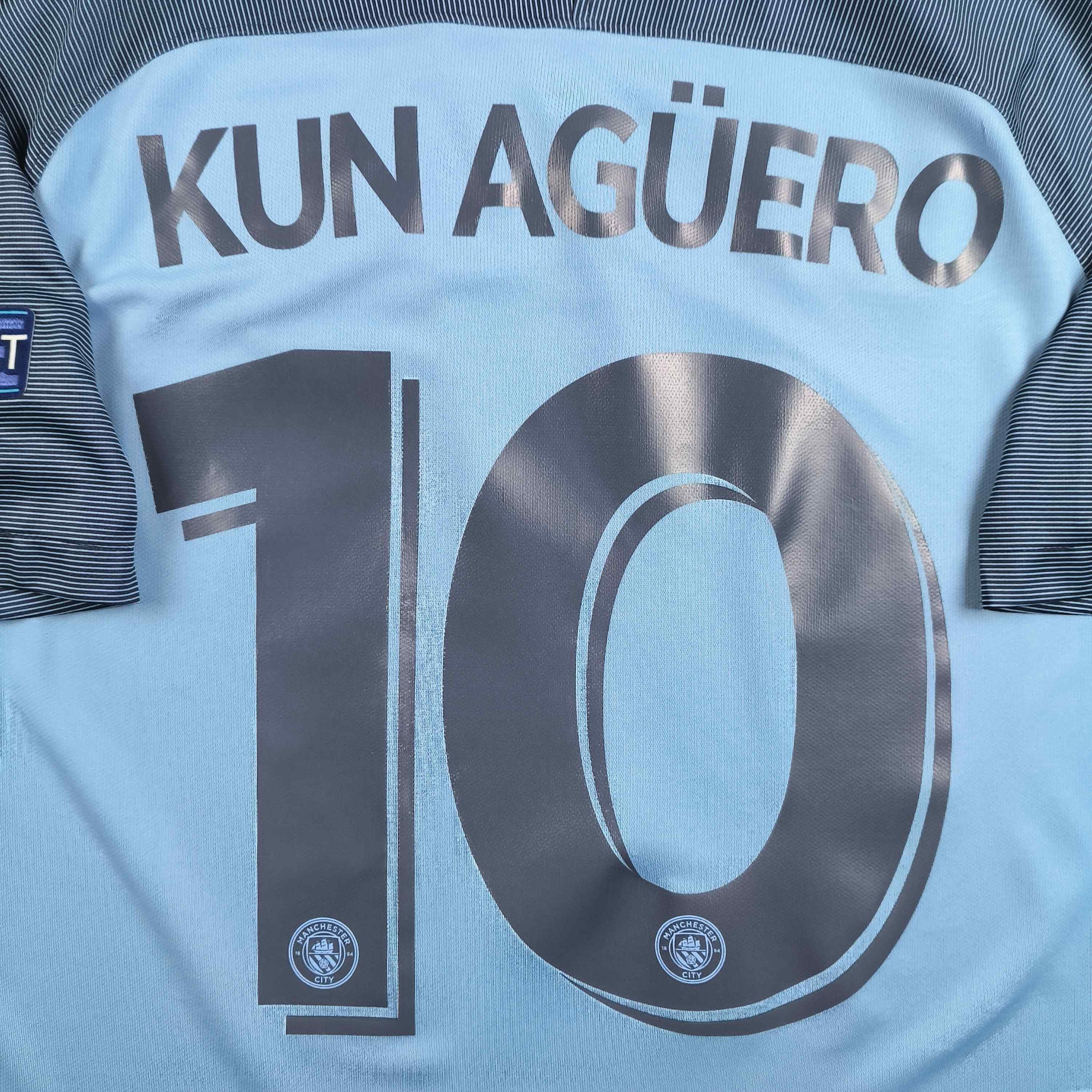 Nike Manchester City 16-17 home UCL Kun Agüero football jersey L Size US L / EU 52-54 / 3 - 10 Thumbnail