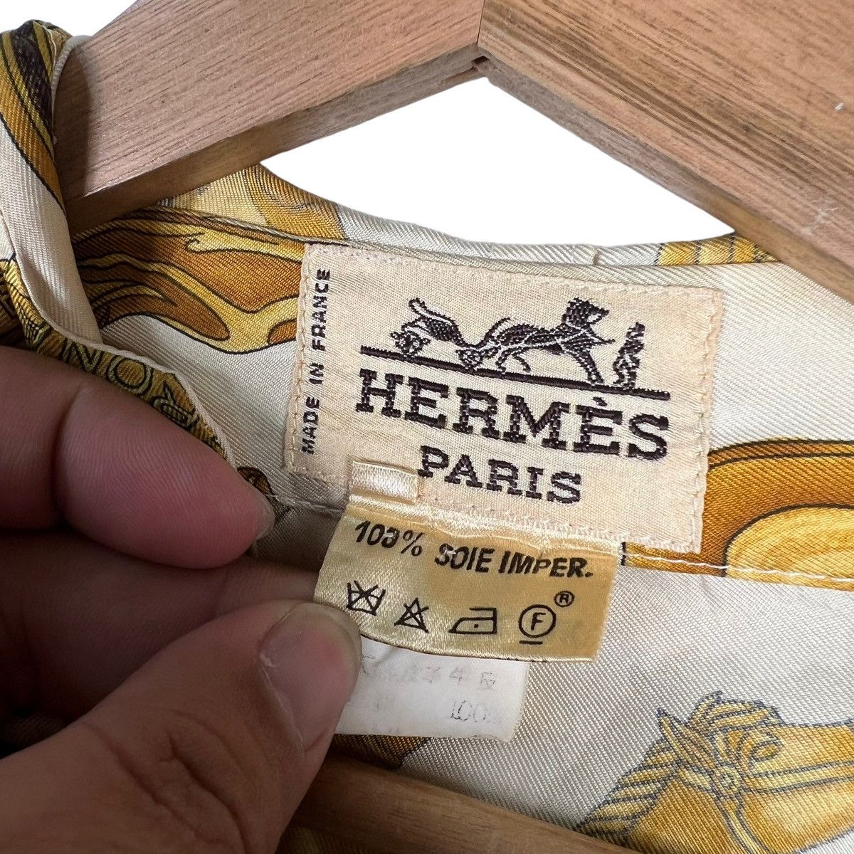 Hermes 🔥ACCEPT BINDING🔥 HERMES PARIS SILK JACKETS SIZE 40 Size US M / EU 48-50 / 2 - 23 Thumbnail