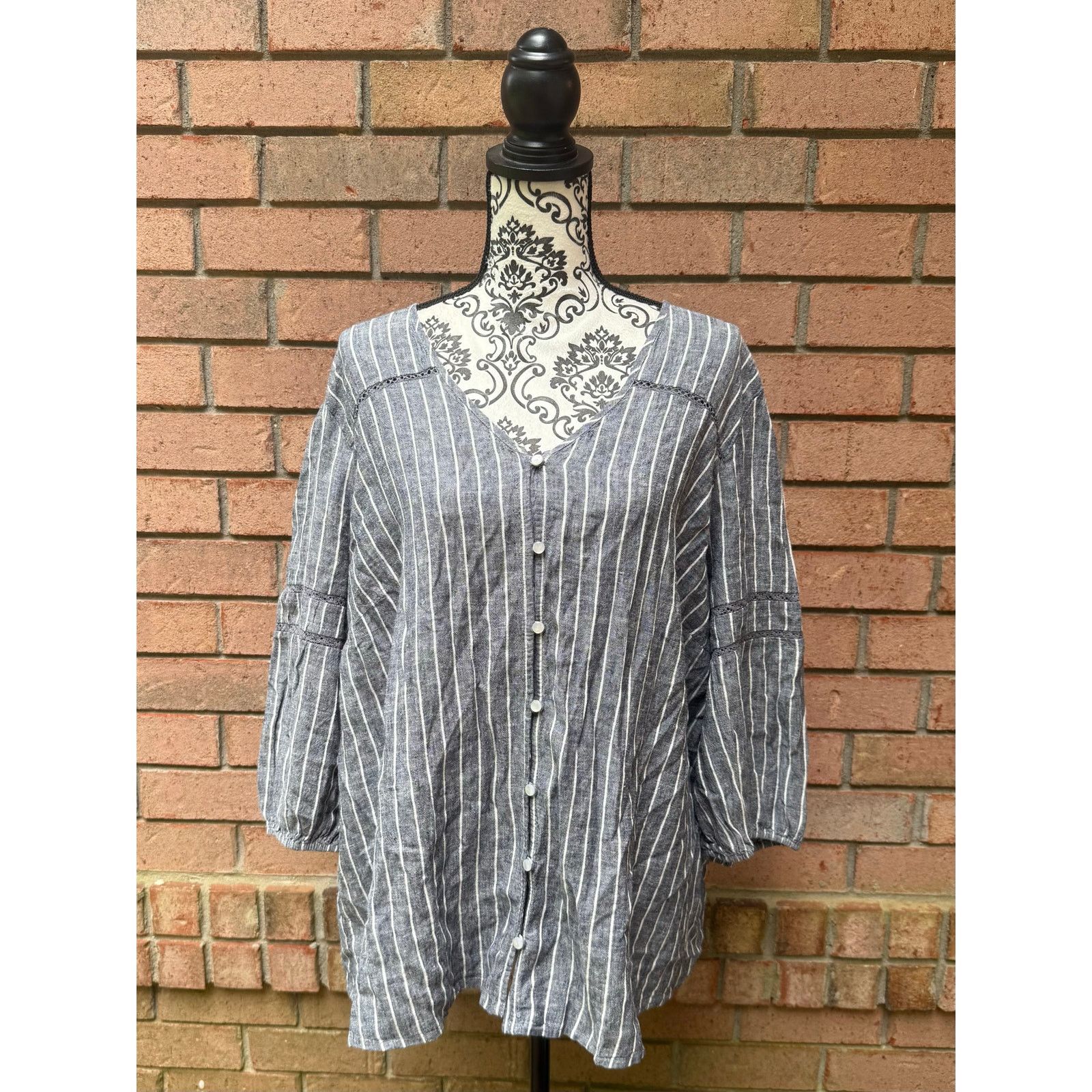 Old Navy NWT Old Navy Women's Gray White Stripes 3/4 Sleeve Top 2X Size XXL / US 16-18 / IT 52-54 - 1 Thumbnail