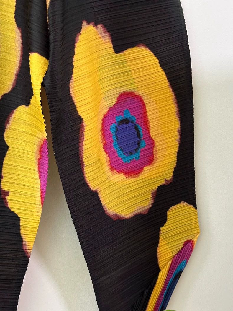 Issey Miyake Issey Miyake size:3 Black sunflower pleated trousers Size 22" - 3 Thumbnail