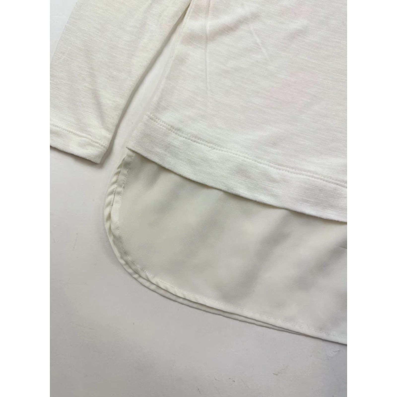 J.Crew J.Crew Top Womens 2XS Ivory Long Sleeve Blouse Silky Viscose Hem Casual Pullover Round Neck Merch Mercantile Womens 2XS Ivory Blouse Size XXS / US 00 / IT 34 - 4 Thumbnail