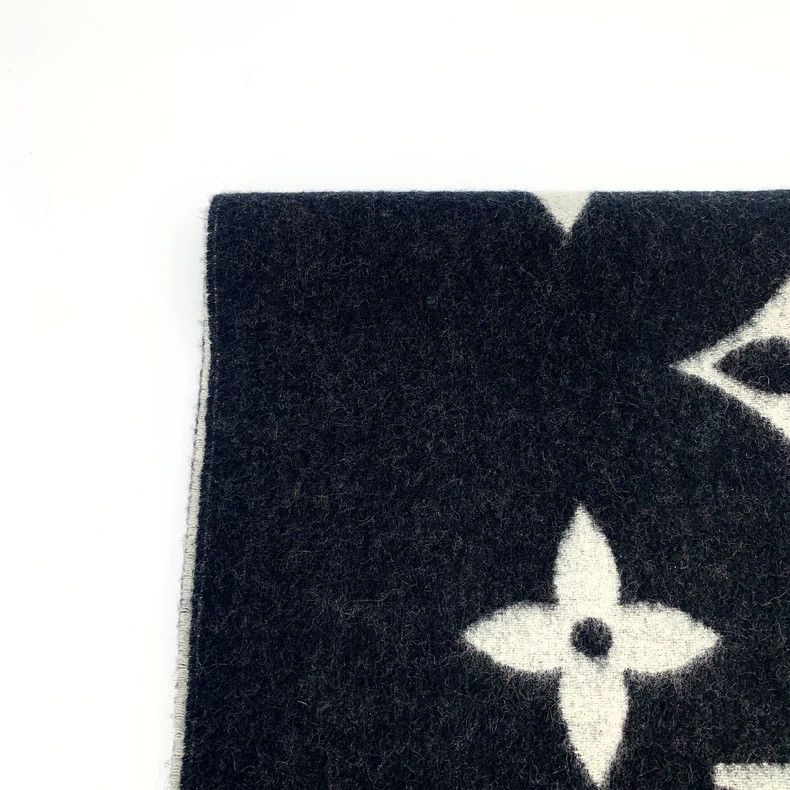 Louis Vuitton Louis Vuitton Black logo floral print cashmere tassel scar Size ONE SIZE - 3 Thumbnail