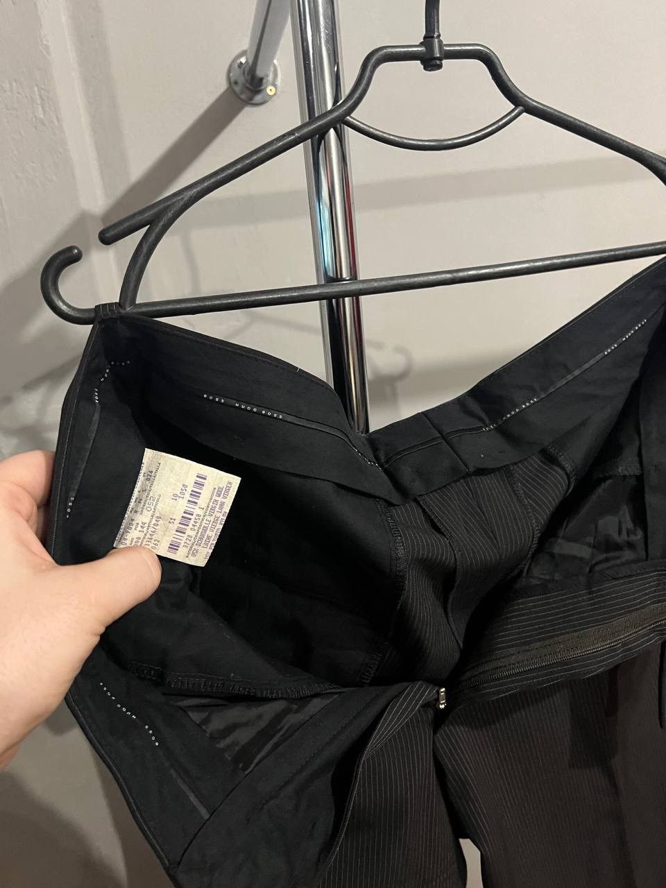Hugo Boss VINTAGE HUGO BOSS STRIPED BLACK SOLID BRUTAL MENS SUIT SZ 52 Size 52R - 12 Thumbnail