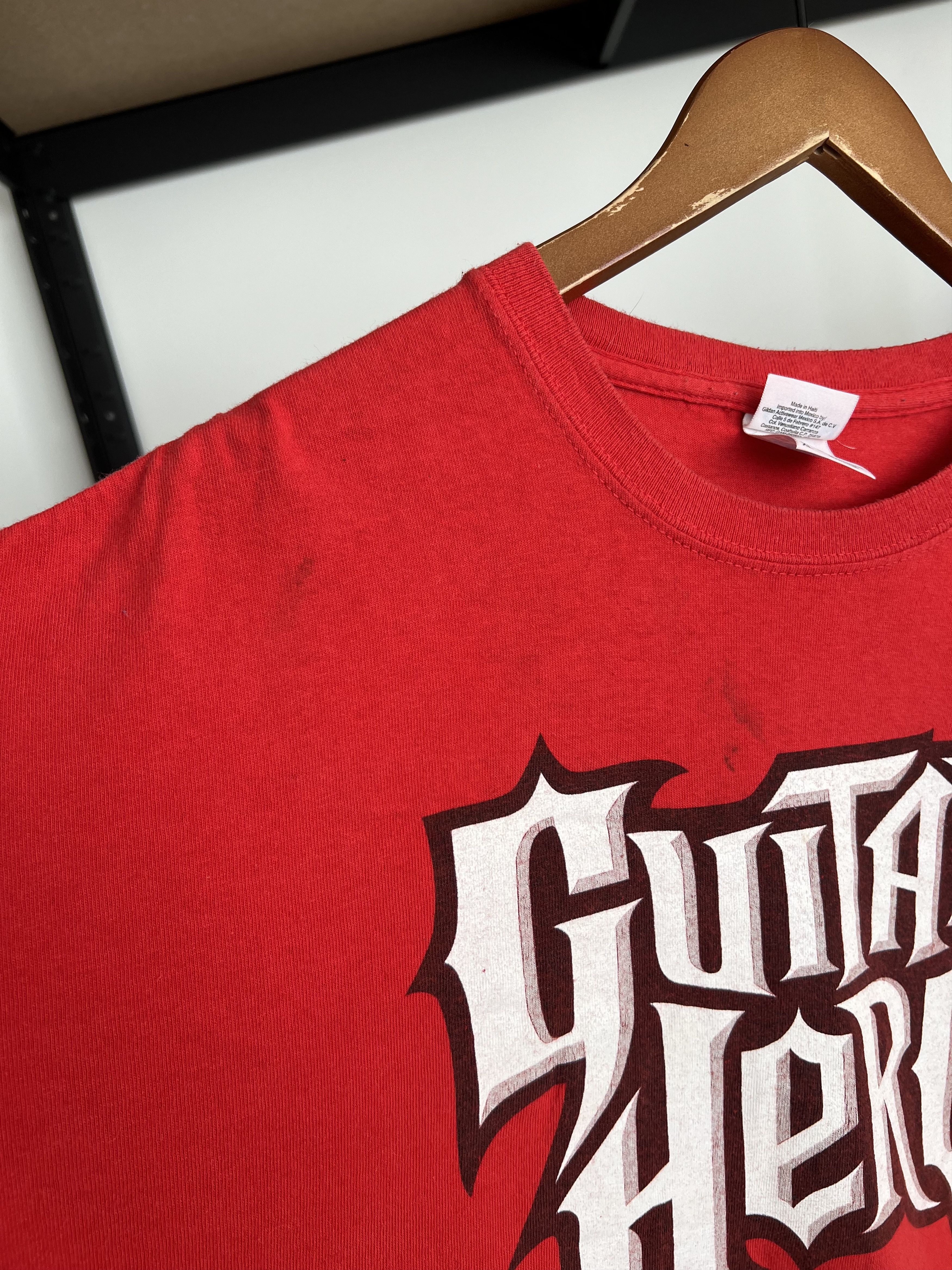 The Game Vintage 2007 Guitar Hero Video Game Playstation Red T-shirt Size US XL / EU 56 / 4 - 9 Thumbnail