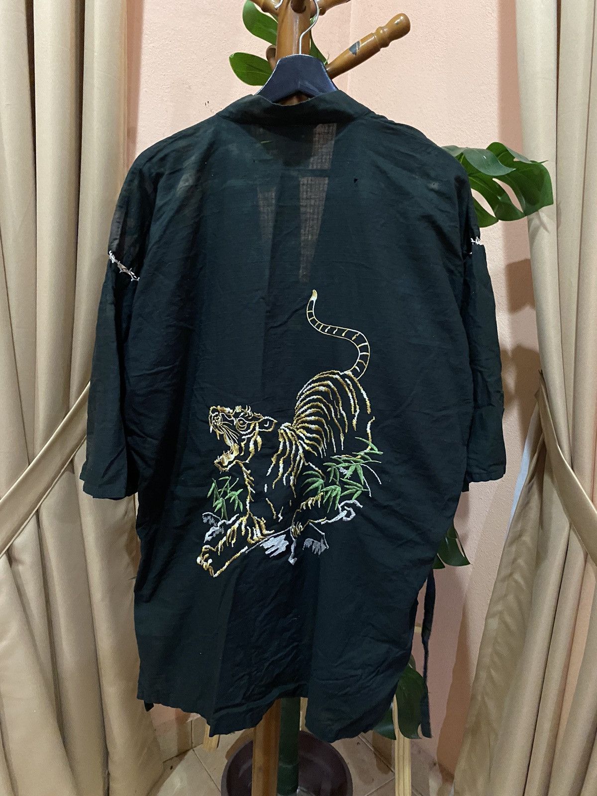 Other VINTAGE JAPANESE HAORI WITH TIGER EMBROIDERY - BLACK KIMONO Size US XL / EU 56 / 4 - 1 Thumbnail