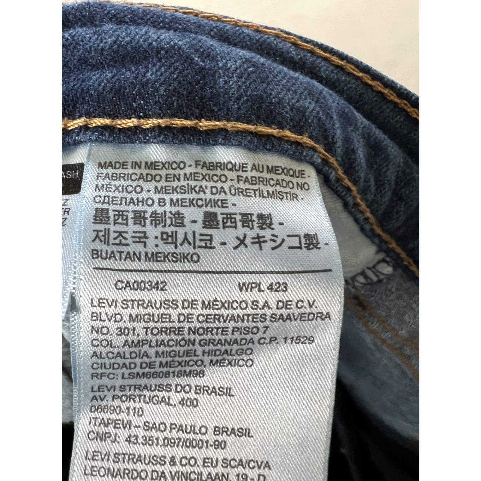 Levi's VINTAGE Levi’s 505 Jeans Blue Denim 38x30 Regular Straight 5-Pocket 90s USA Mexico Men Medium Wash Giftbox Size US 38 / EU 54 - 5 Thumbnail