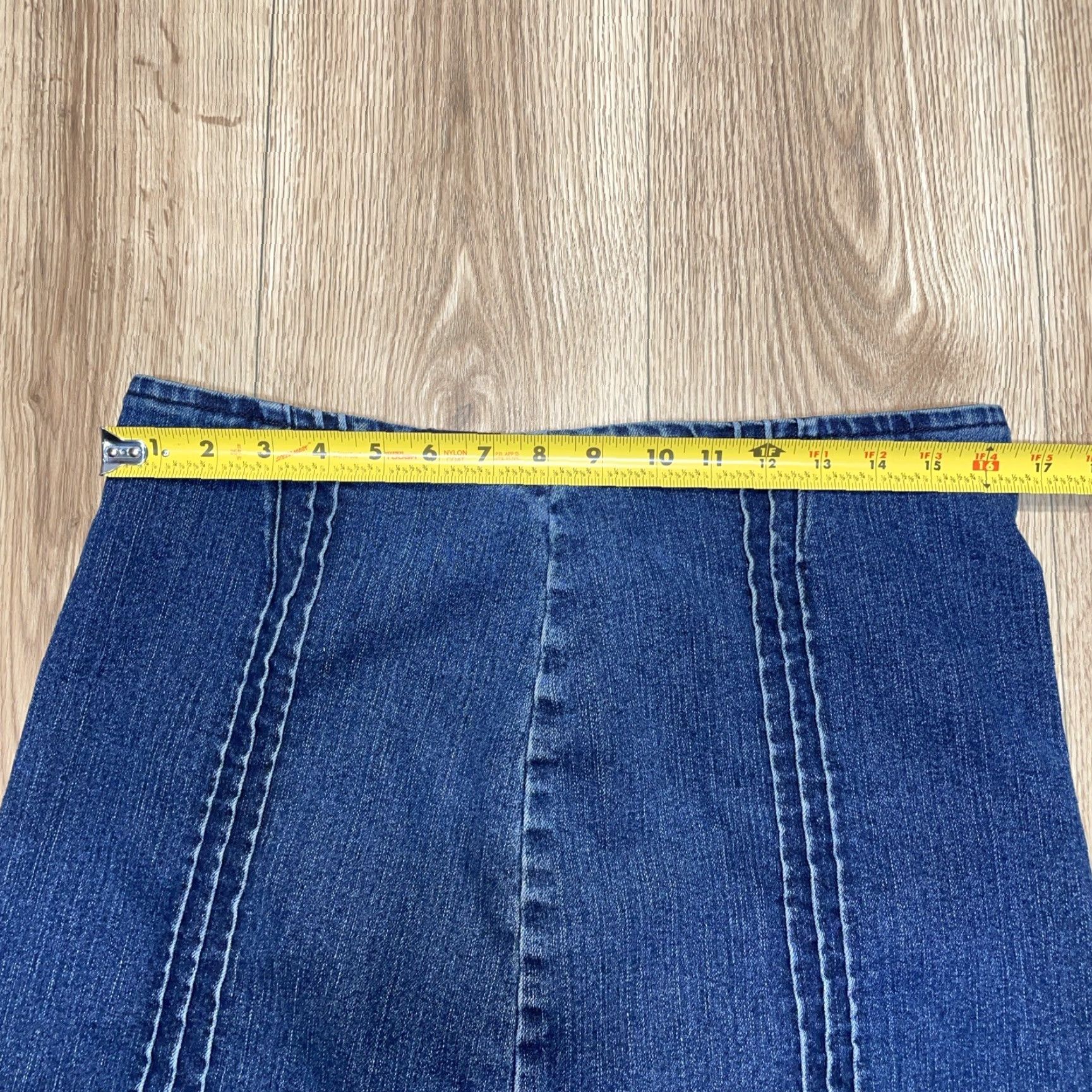 Calvin Klein VINTAGE Calvin Klein Women's Denim Skirt Size 8 A-Line Short Stretch Blue Size 30" / US 8 / IT 44 - 7 Thumbnail