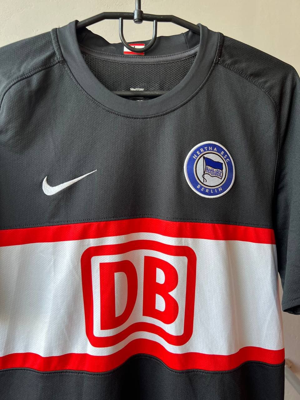 Nike 2008 HERTHA BERLIN #11 VORONIN AWAY SOCCER FOOTBALL JERSEY S Size US S / EU 44-46 / 1 - 6 Thumbnail