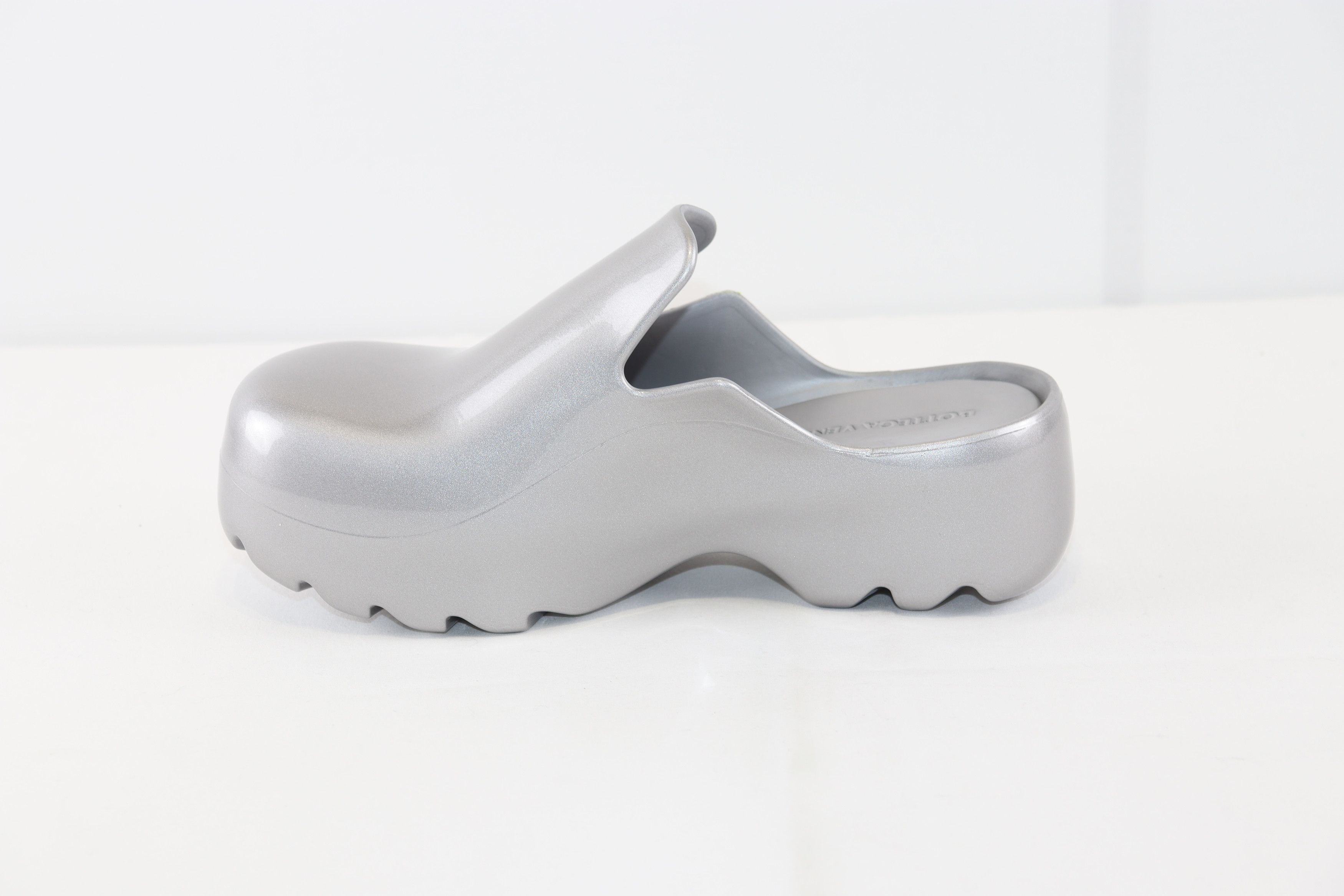 Bottega Veneta o1rshd1 / Flash Rubber Slipper / Slip On in Silver Size US 9 / EU 42 - 2 Thumbnail