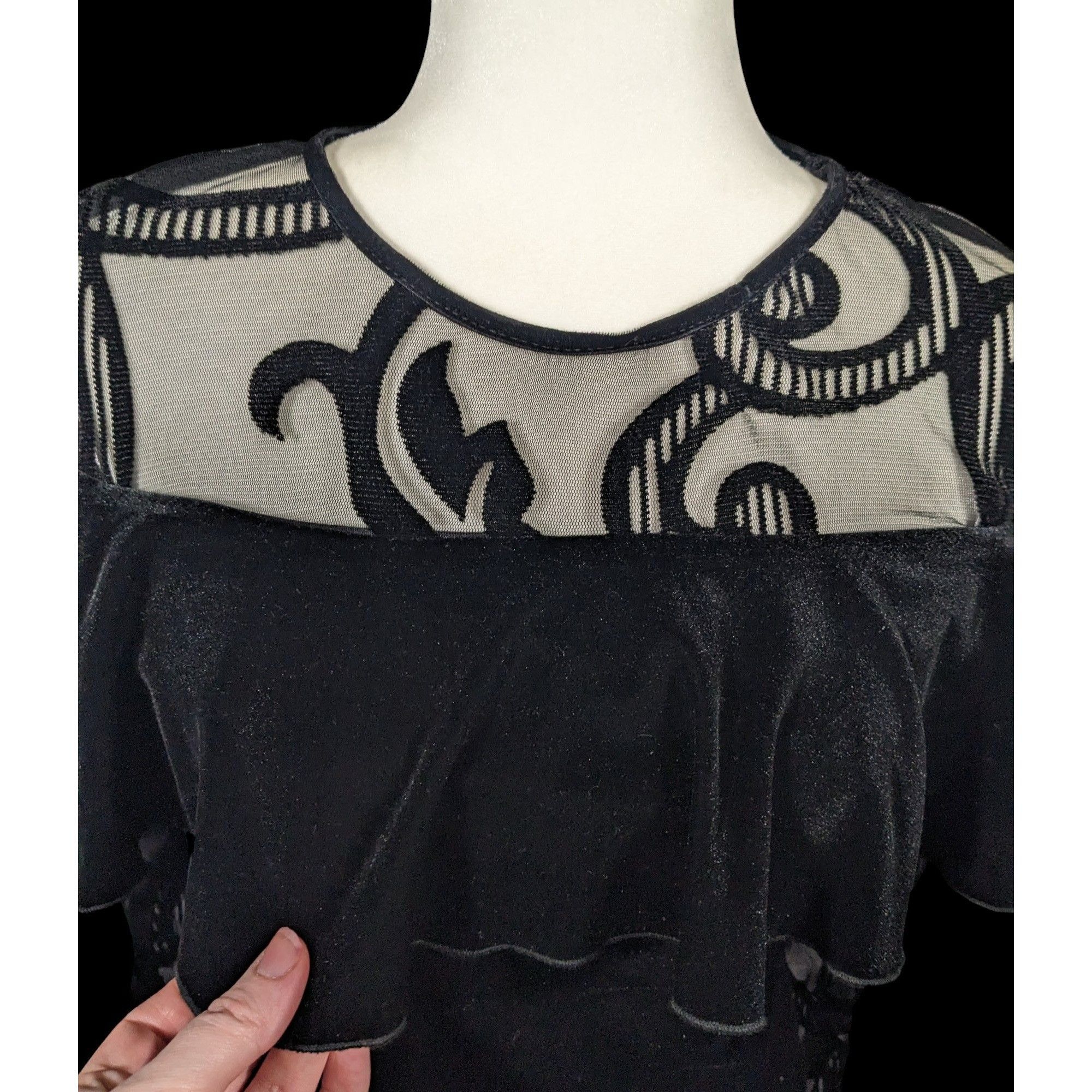 Frank Lyman Lyman by Frank Lyman Gothic Burnout Velvet Ruffle Top Size 4 Size S / US 4 / IT 40 - 5 Thumbnail