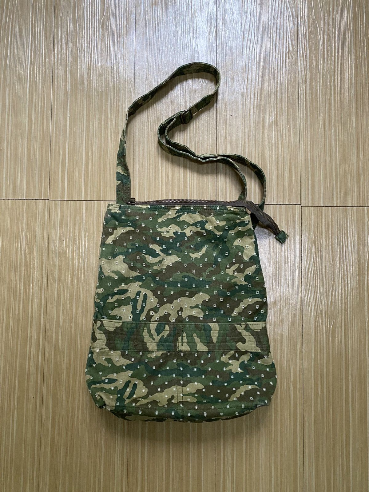 Vintage Vintage Earthmade Seditionaries Military Camo Army Sling Bag Size ONE SIZE - 2 Thumbnail