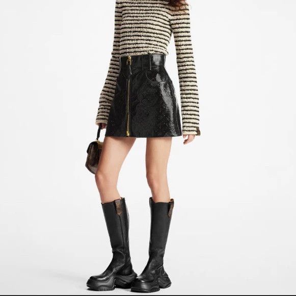 Louis Vuitton Louis Vuitton Full print dark print leather skirt Size 37" - 8 Thumbnail