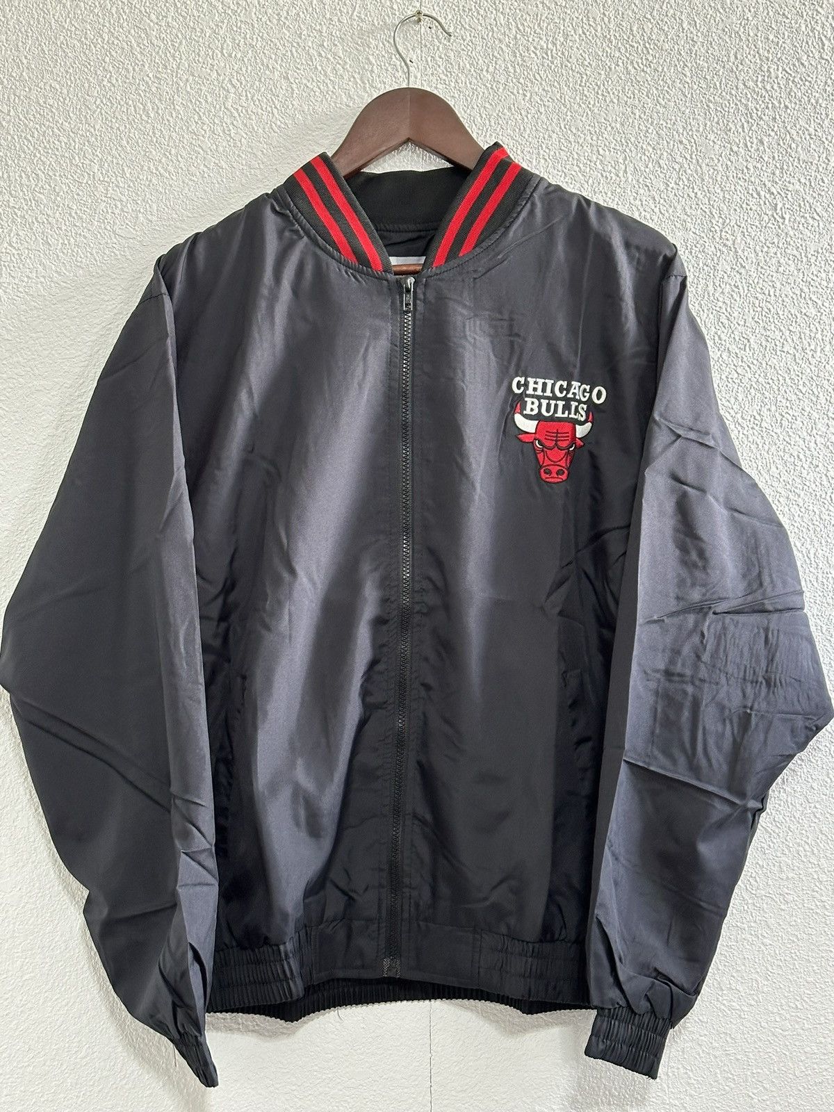 【90s】CHICAGO BULLS × Champion ナイロンジャケット 90s】CHICAGO BULLS × Champion ナイロンジャケット