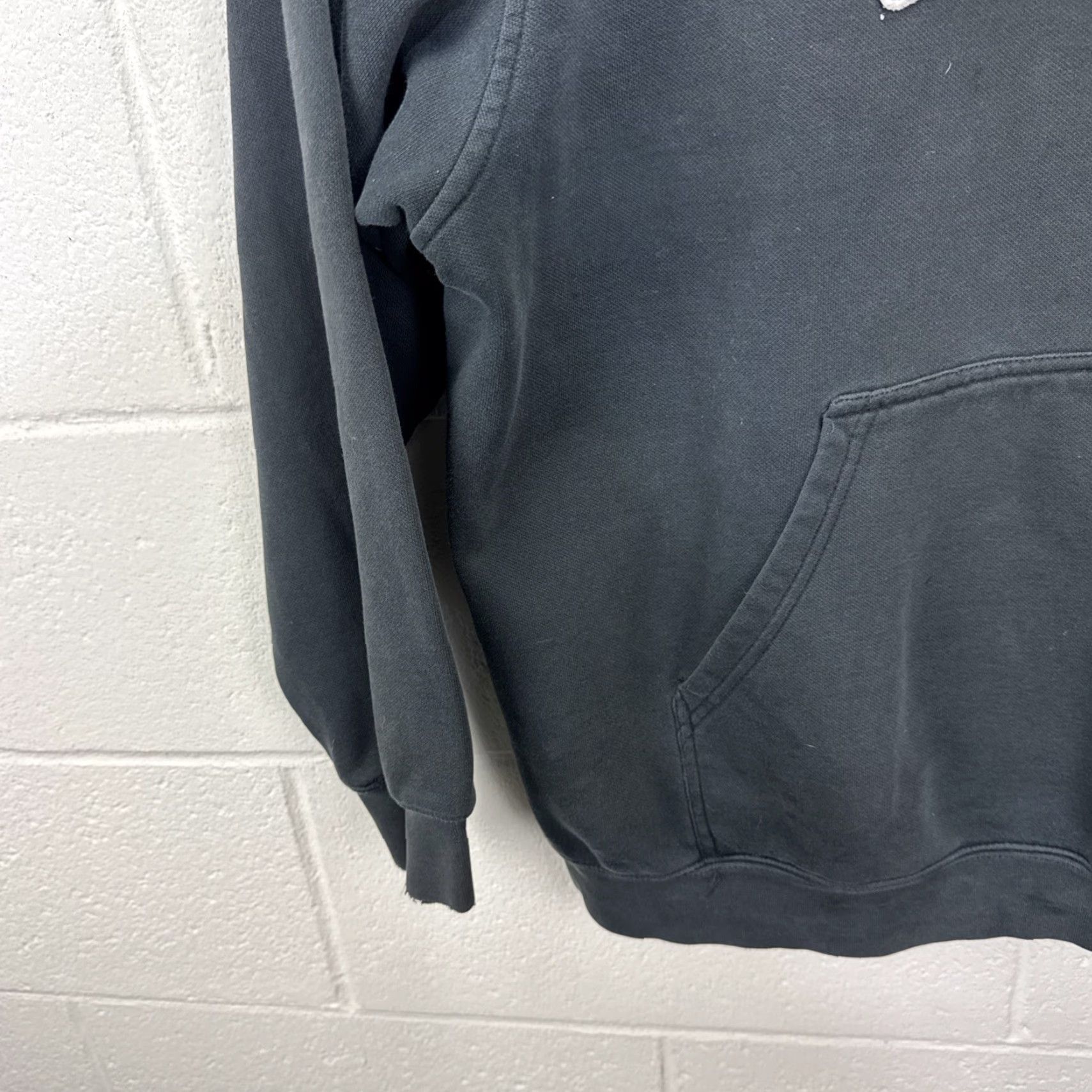 Nike VINTAGE Nike Sweatshirt Mens L Black Center Swoosh Hoodie Pullover Size US L / EU 52-54 / 3 - 5 Thumbnail