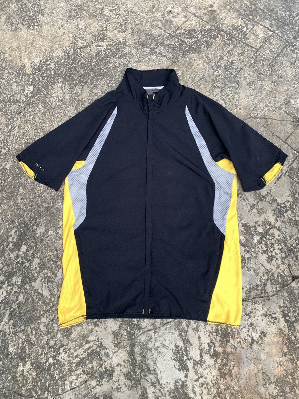 Nike 2000s Nike Rare Tech Training Nylon Colorblok Zip Tee Size US L / EU 52-54 / 3 - 1 Thumbnail