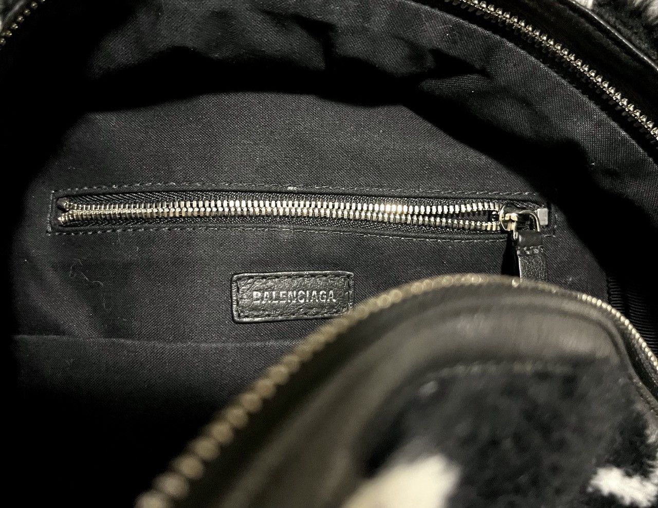 Balenciaga Balenciaga Everyday Faux Fur Logo Backpack Size ONE SIZE - 3 Thumbnail