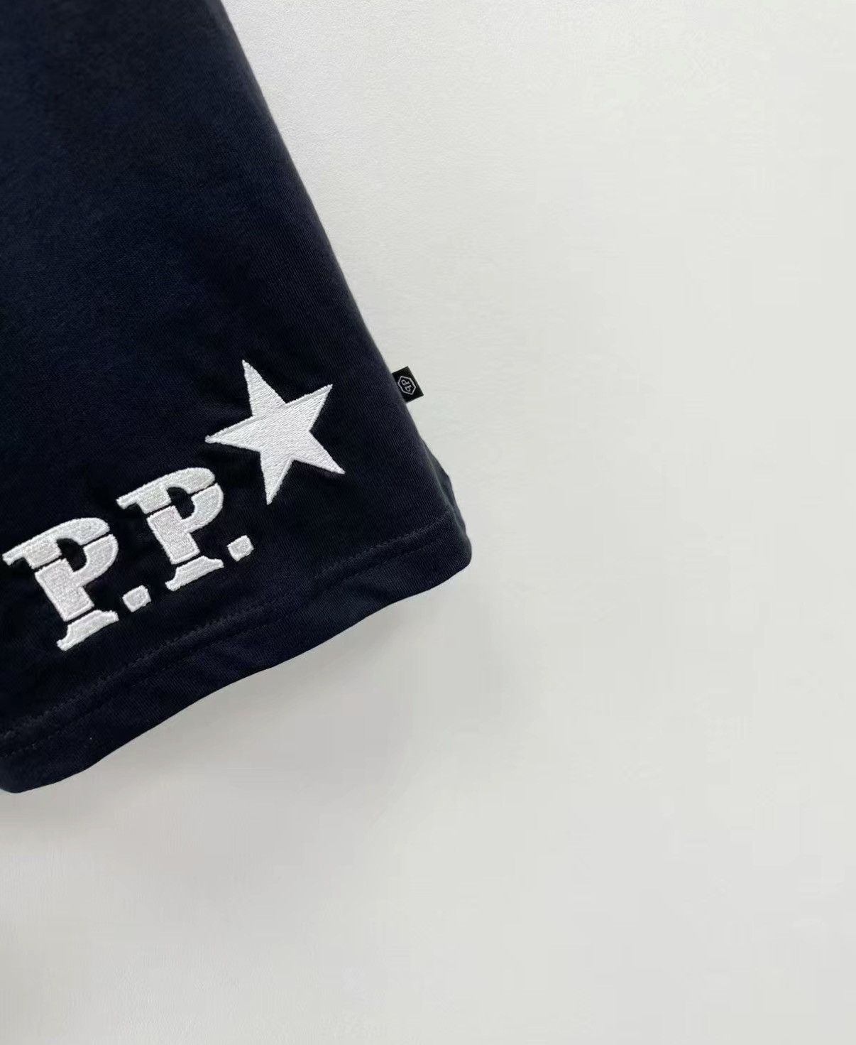 Philipp Plein PHILIPP PLEIN Embroidered & Rhinestone Short Sleeve J30 Size US XL / EU 56 / 4 - 4 Thumbnail