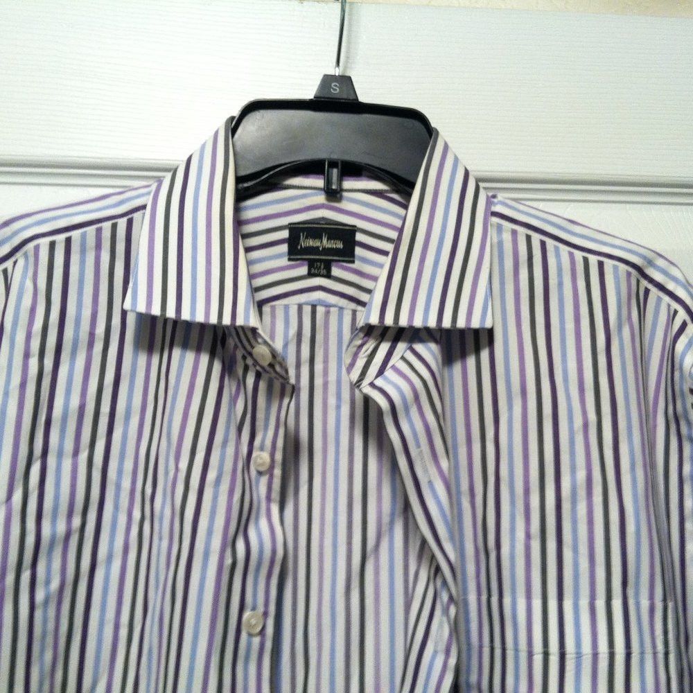 Neiman Marcus NEIMAN MARCUS MENS COTTON DRESS SHIRT SIZE: 17.5/34-35 Size US XL / EU 56 / 4 - 1 Thumbnail