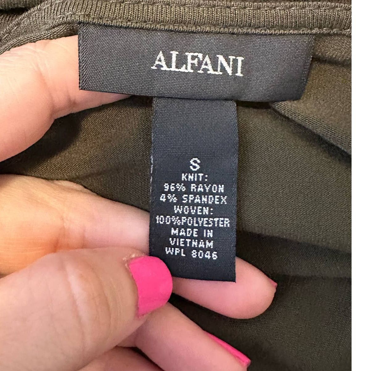 Alfani Alfani military green 3/4 sleeves hi low blouse size small Size S / US 4 / IT 40 - 3 Thumbnail