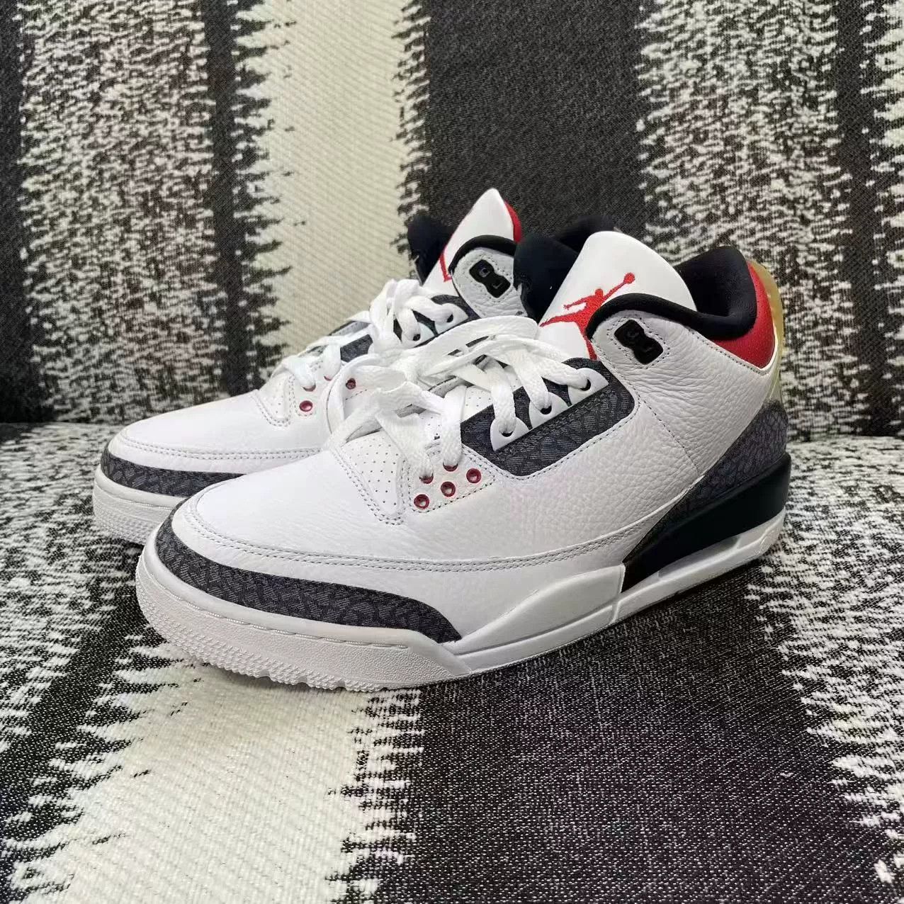 Jordan Brand Jordan Brand AIR JORDAN Red Lowtop Sneakers 10 Men Size US 10 / EU 43 - 1 Thumbnail