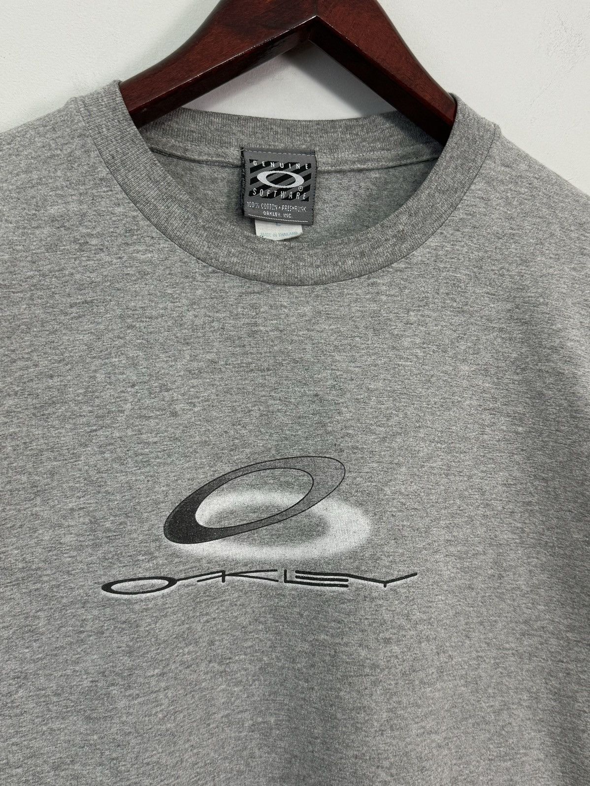 トップス OAKLEY Center Logo T-shirt Vintage Oakley Center Logo Boxy T-shirt Y2K XL | eBay