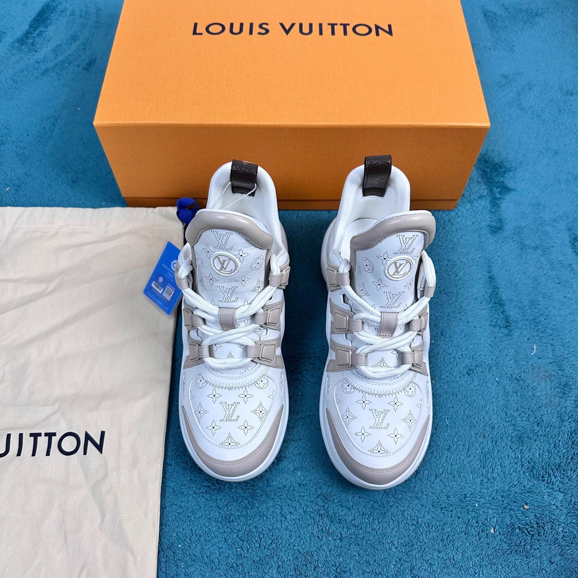 Louis Vuitton LV Dad Sneakers 1.0 Elephant Gray EU35.5 Size US 4.5 / IT 34.5 - 1 Thumbnail