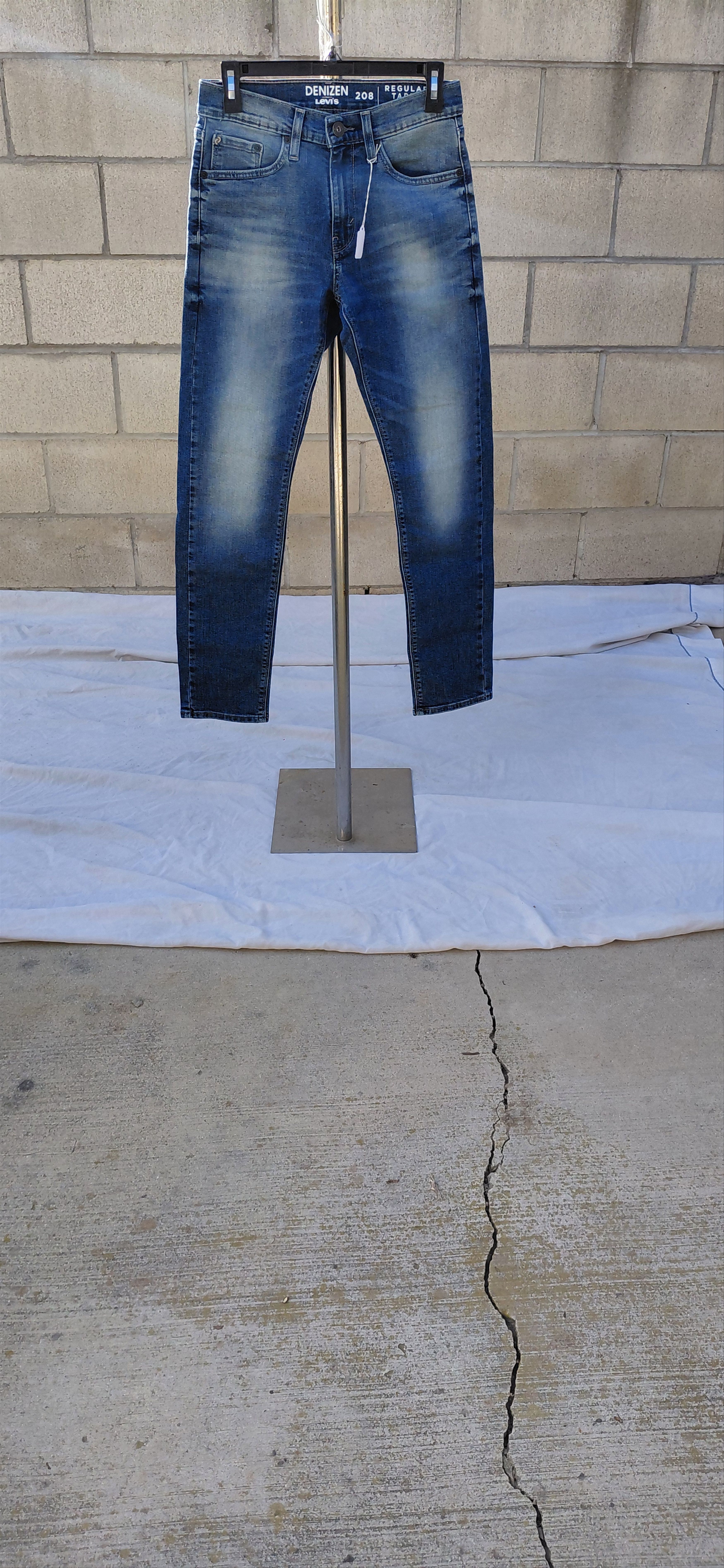 Denizen 637837....Denizen Regular Taper Fit Jeans Size W28 L30 Size US 28 / EU 44 - 2 Thumbnail