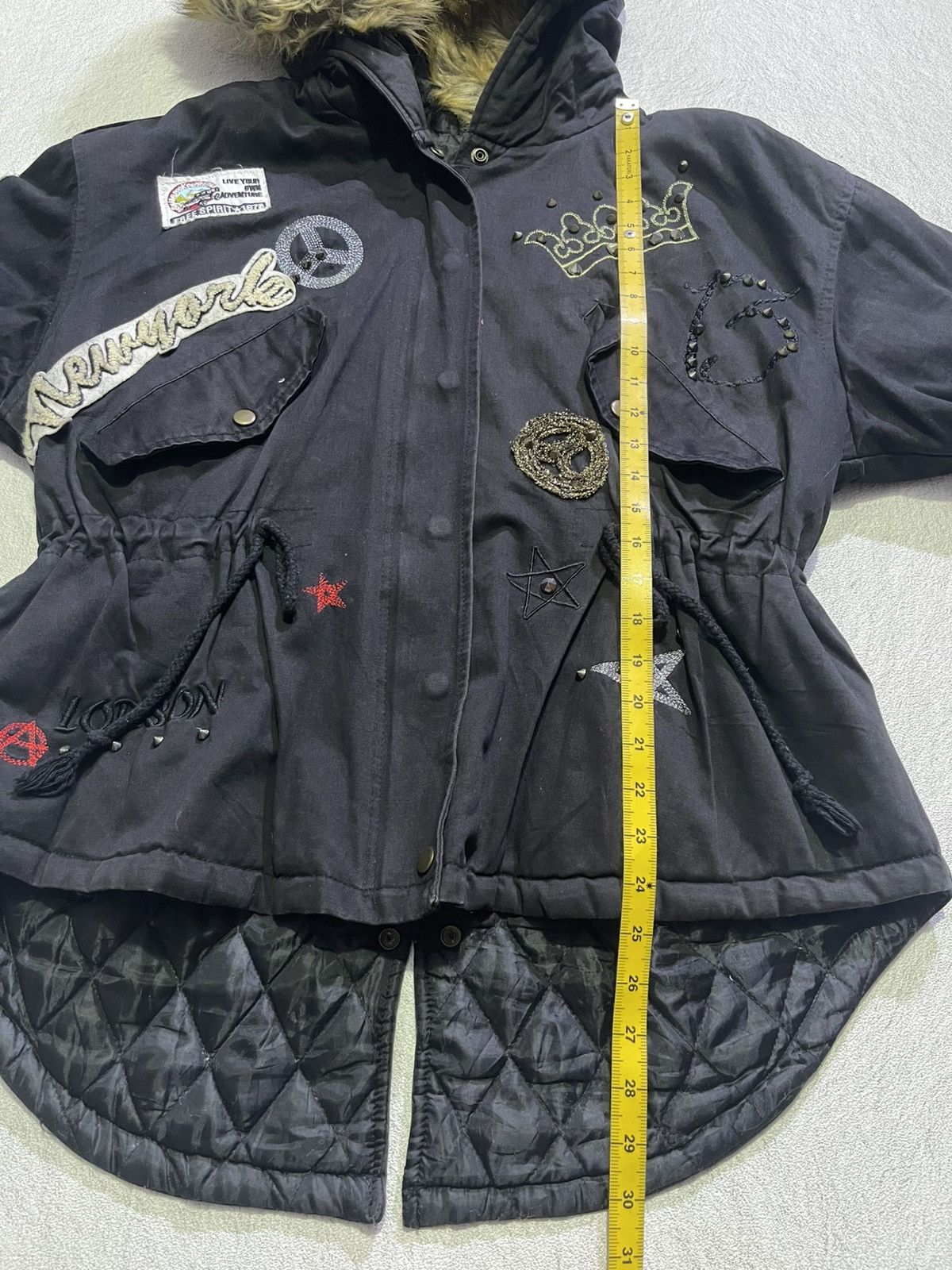 If Six Was Nine Y2K jacket/coat with embroidered motif and fur on the head. Size US L / EU 52-54 / 3 - 10 Thumbnail