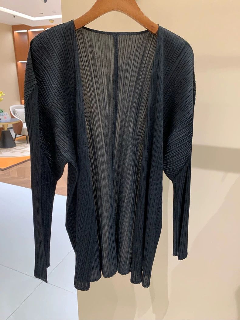 Issey Miyake Issey Miyake Black pleated coat Size M / US 6-8 / IT 42-44 - 1 Thumbnail