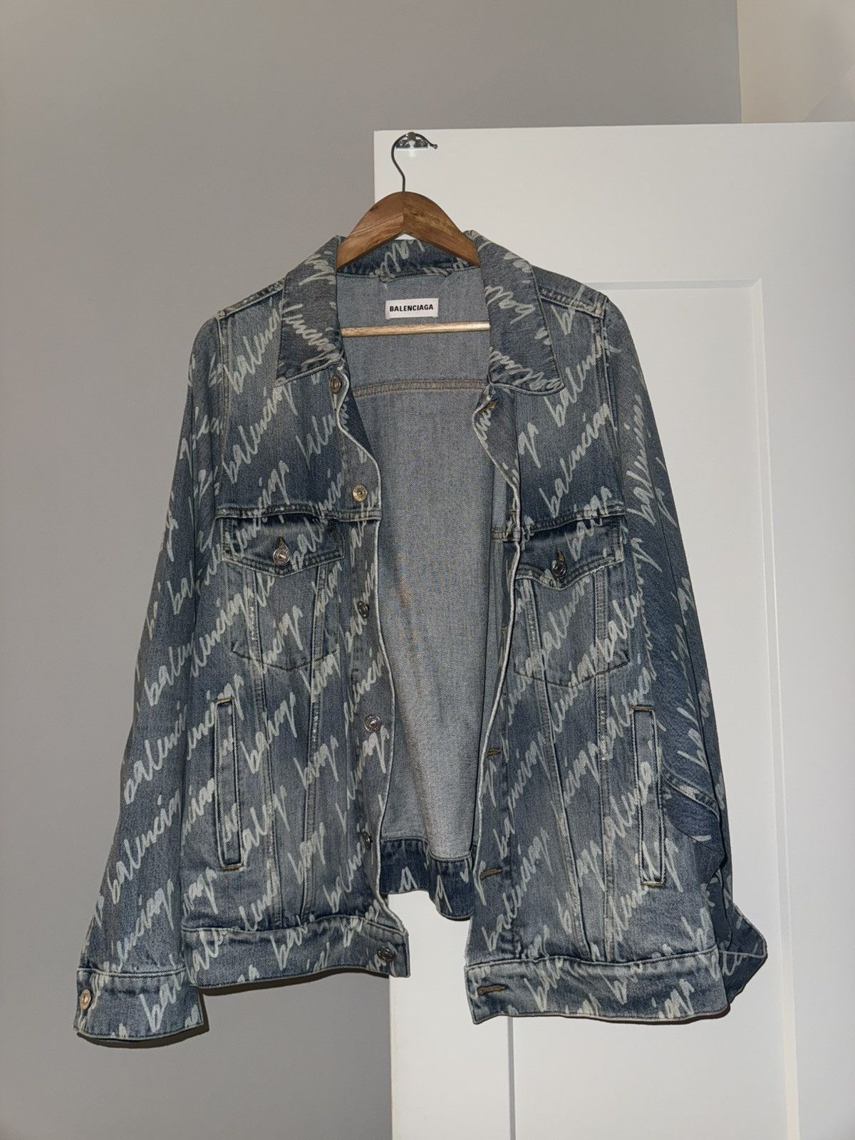 Balenciaga Balenciaga Bell-Sleeve Denim Jacket In Logo Print Size S / US 4 / IT 40 - 2 Thumbnail