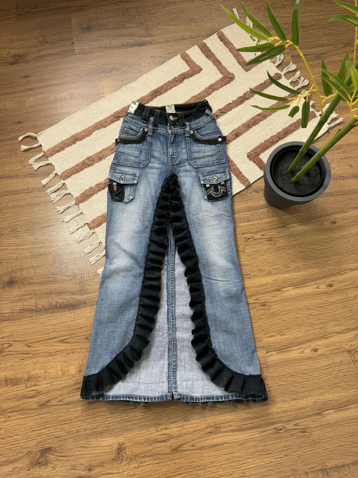 True Religion TRUE RELIGION RECYCLE PLEATED CONTRAST STITCH DENIM SKIRT Size 25" / US 0 / IT 36 - 3 Thumbnail