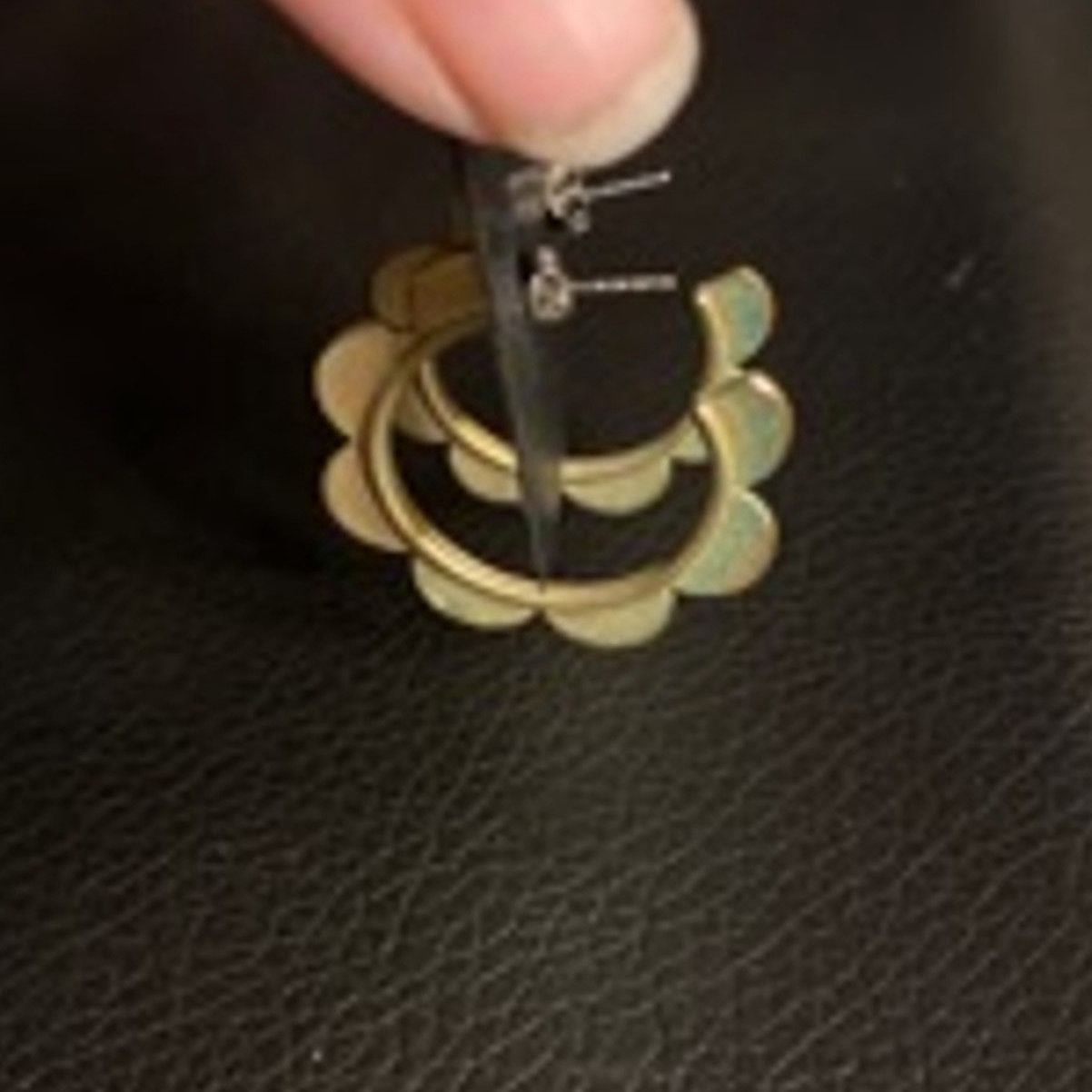 Vintage Gold Flower Hoop Earrings Retro Petal Design Lightweight Size ONE SIZE - 2 Thumbnail