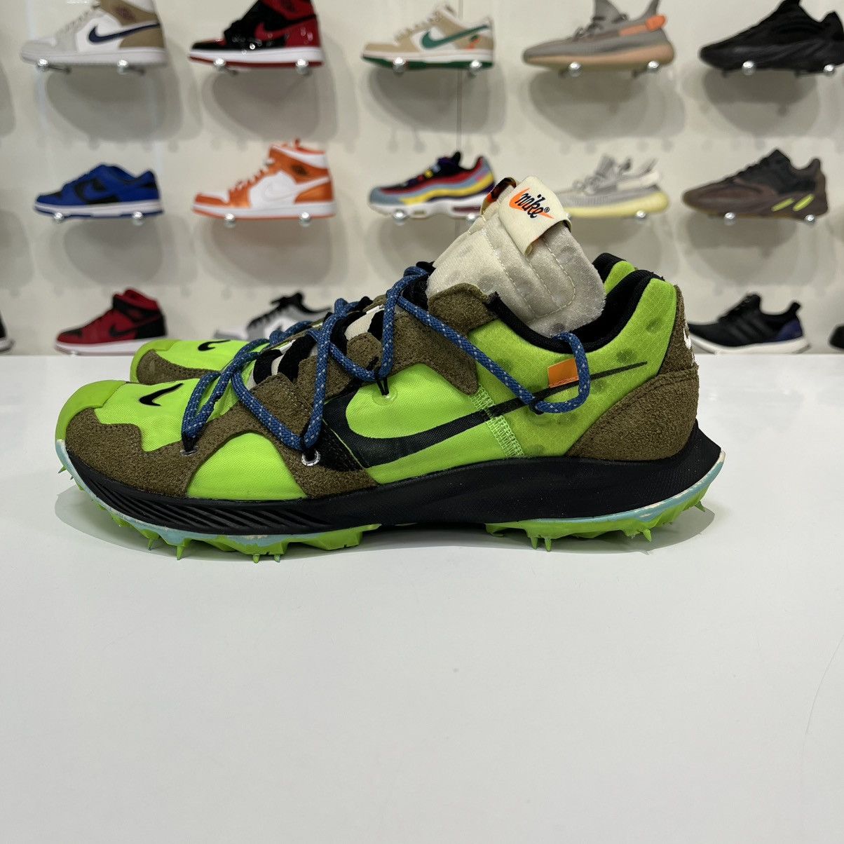 Nike × Off-White Nike Zoom Terra Kiger 5 Off-White Electric Green (W) Size US 10.5 / EU 43-44 - 2 Thumbnail
