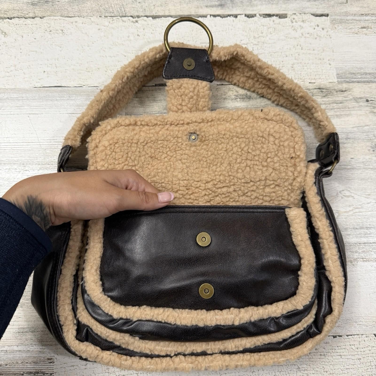 The Unbranded Brand Vegan Leather Y2k Faux Fur Purse Size ONE SIZE - 4 Thumbnail