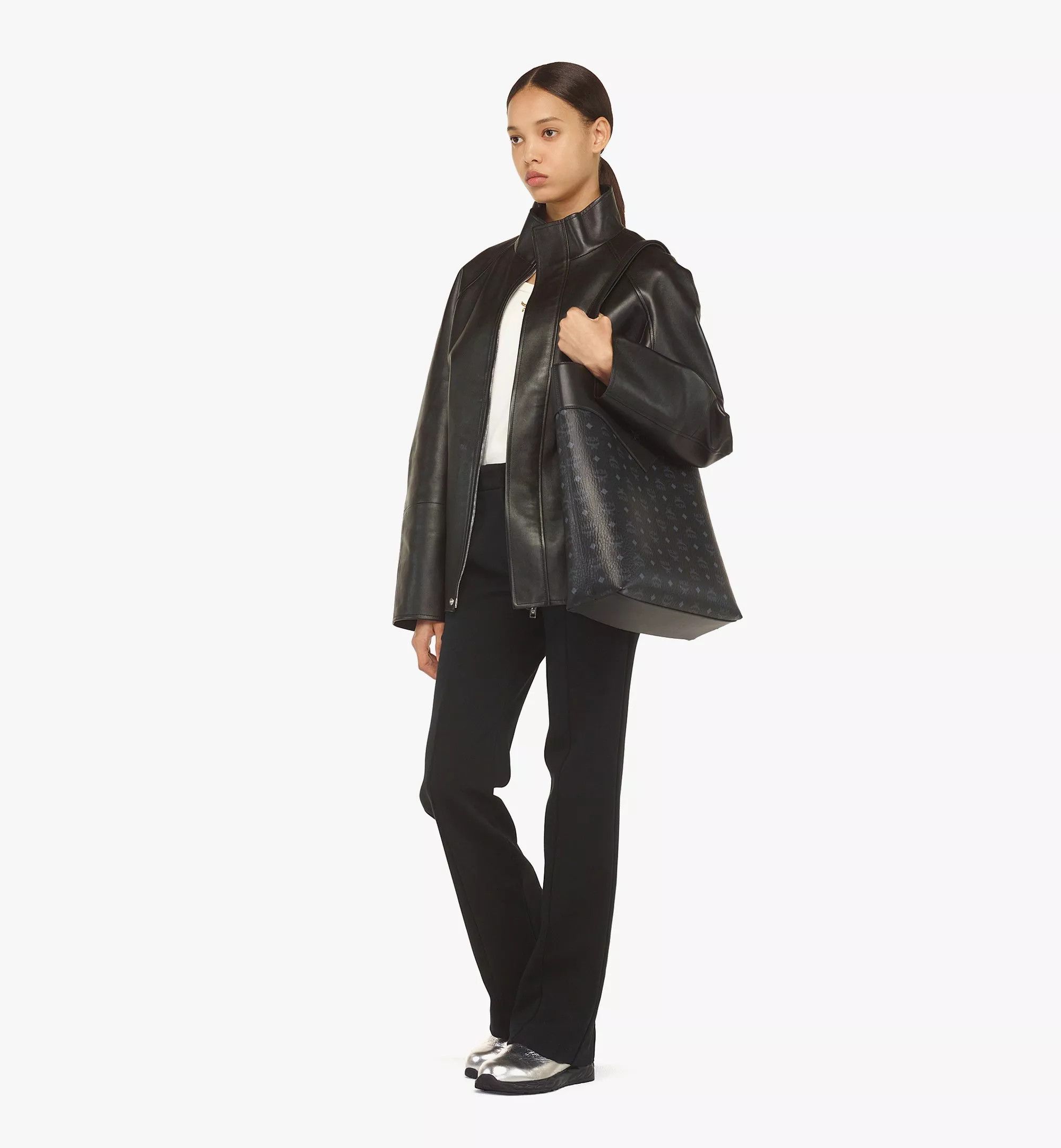 MCM o1mt1gz0725 Size: OS / Tote Large Bag in Black Size ONE SIZE - 2 Thumbnail