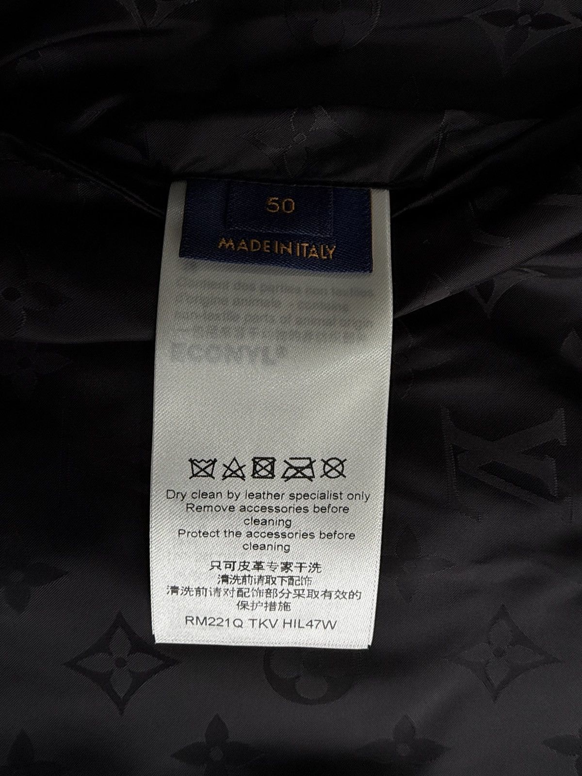 Louis Vuitton Louis Vuitton - FW2022 Leather/Mono Reversible Bomber Jacket Size US L / EU 52-54 / 3 - 15 Thumbnail