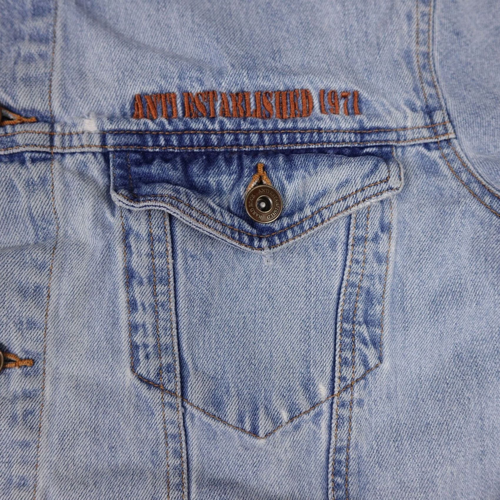 Hard Rock Cafe Hard Rock Hotel Mens Large Blue Denim Jacket Distressed Biloxi Patch Light Size US L / EU 52-54 / 3 - 6 Thumbnail