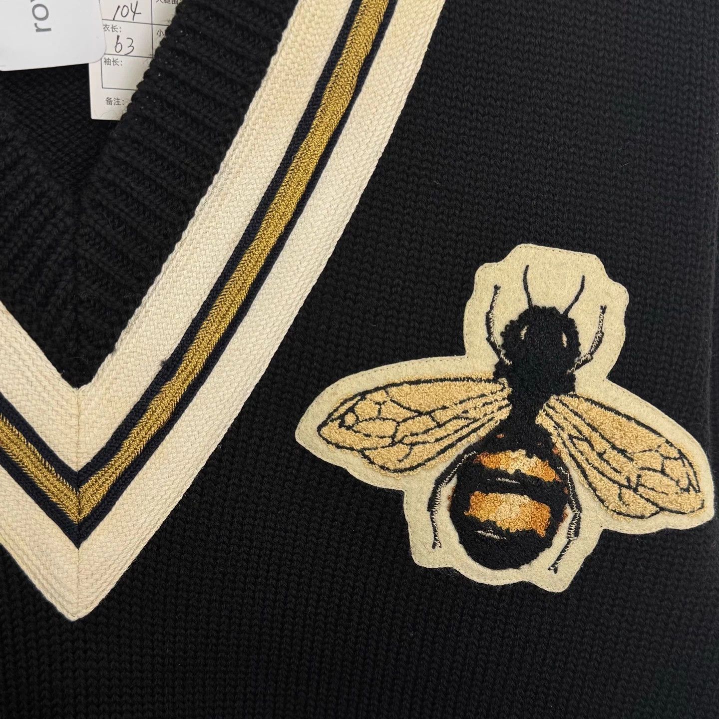 Gucci rove0473 Gucci Bee V-neck Wool Sweater Size S / US 4 / IT 40 - 4 Thumbnail