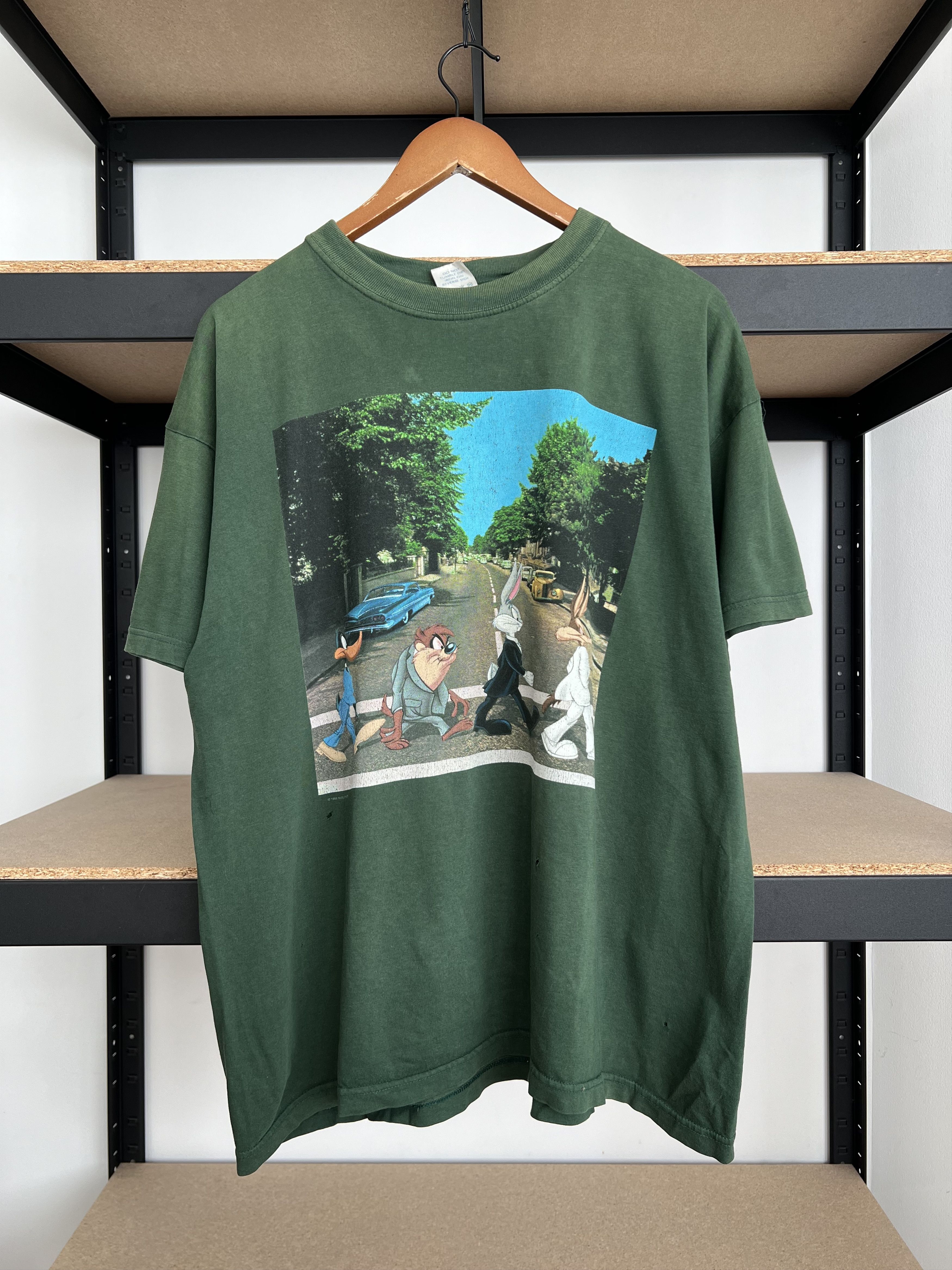 Warner Bros Vintage 1998 Looney Tunes Abbey Road Beatles Warner Bros Size US XL / EU 56 / 4 - 1 Thumbnail