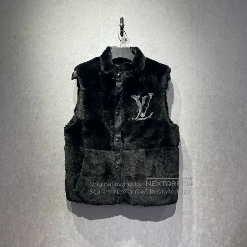 Louis Vuitton Louis Vuitton Double-sided fur vest Size US M / EU 48-50 / 2 - 1 Thumbnail