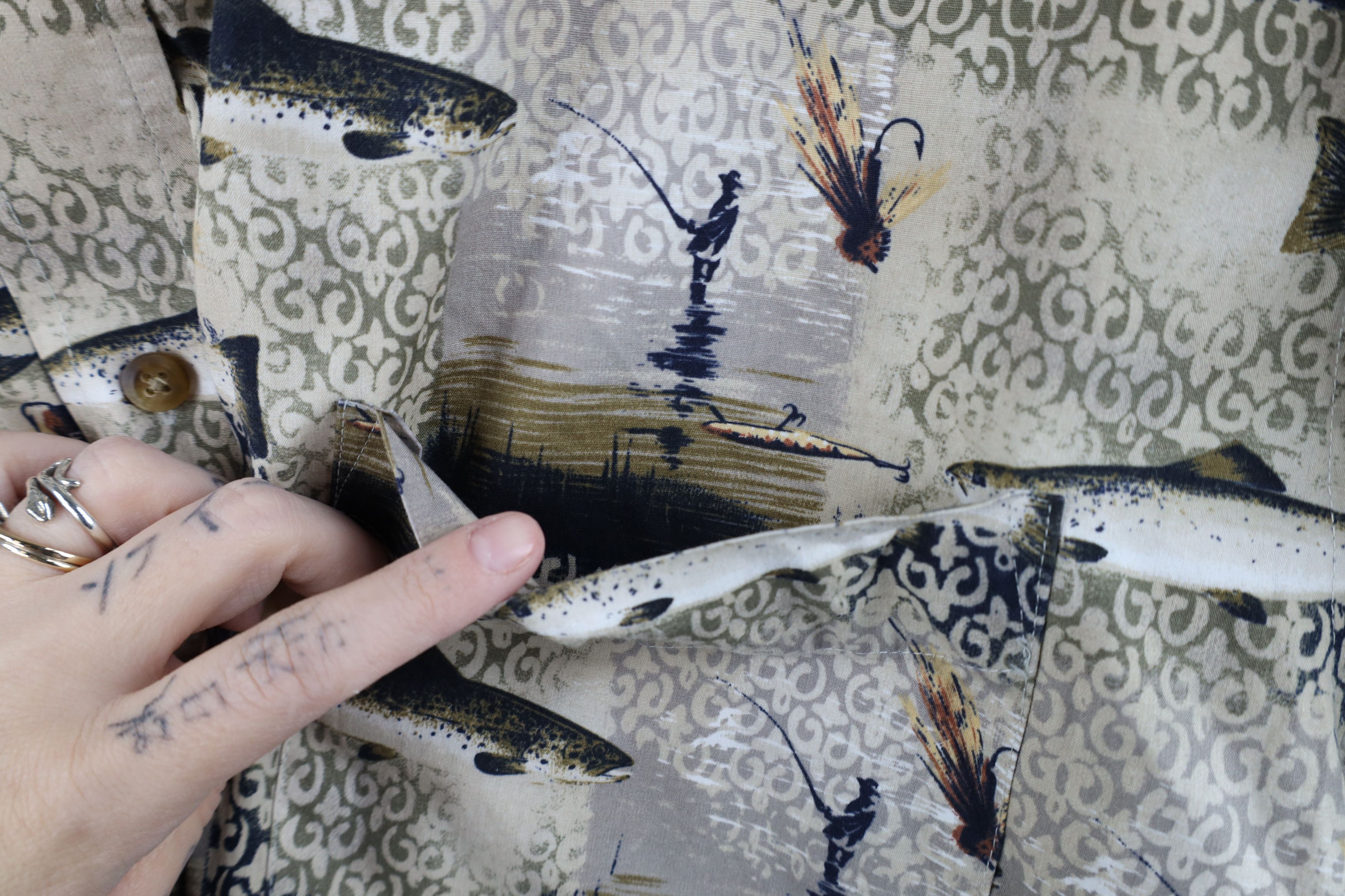 Vintage Vintage 90s Y2K Fishing Over Print Short Sleeve Button Shirt Size US L / EU 52-54 / 3 - 4 Thumbnail