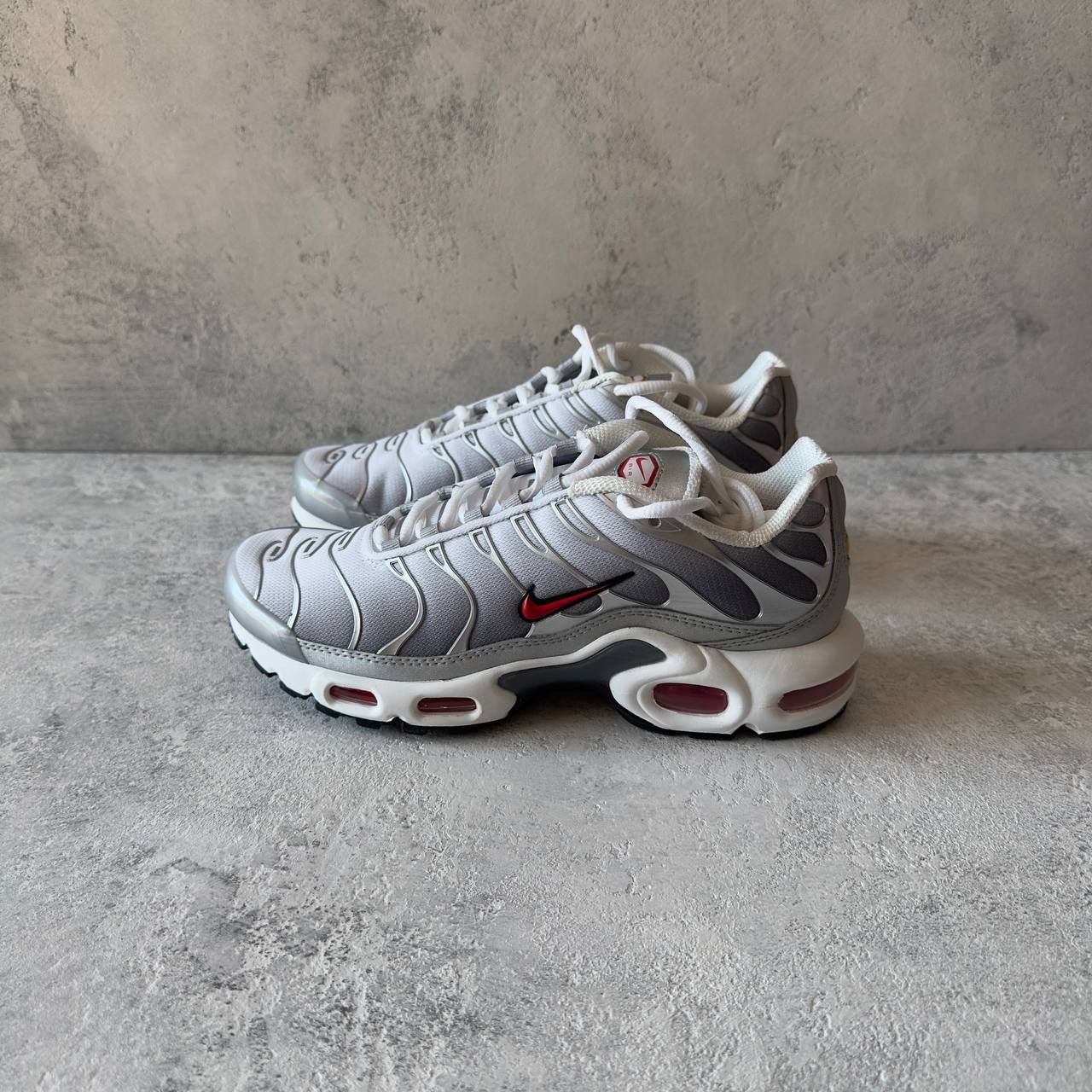 Nike Air Max Plus 'Metallic Silver University Red' HM9654-001 Size US 7 / IT 37 - 4 Thumbnail
