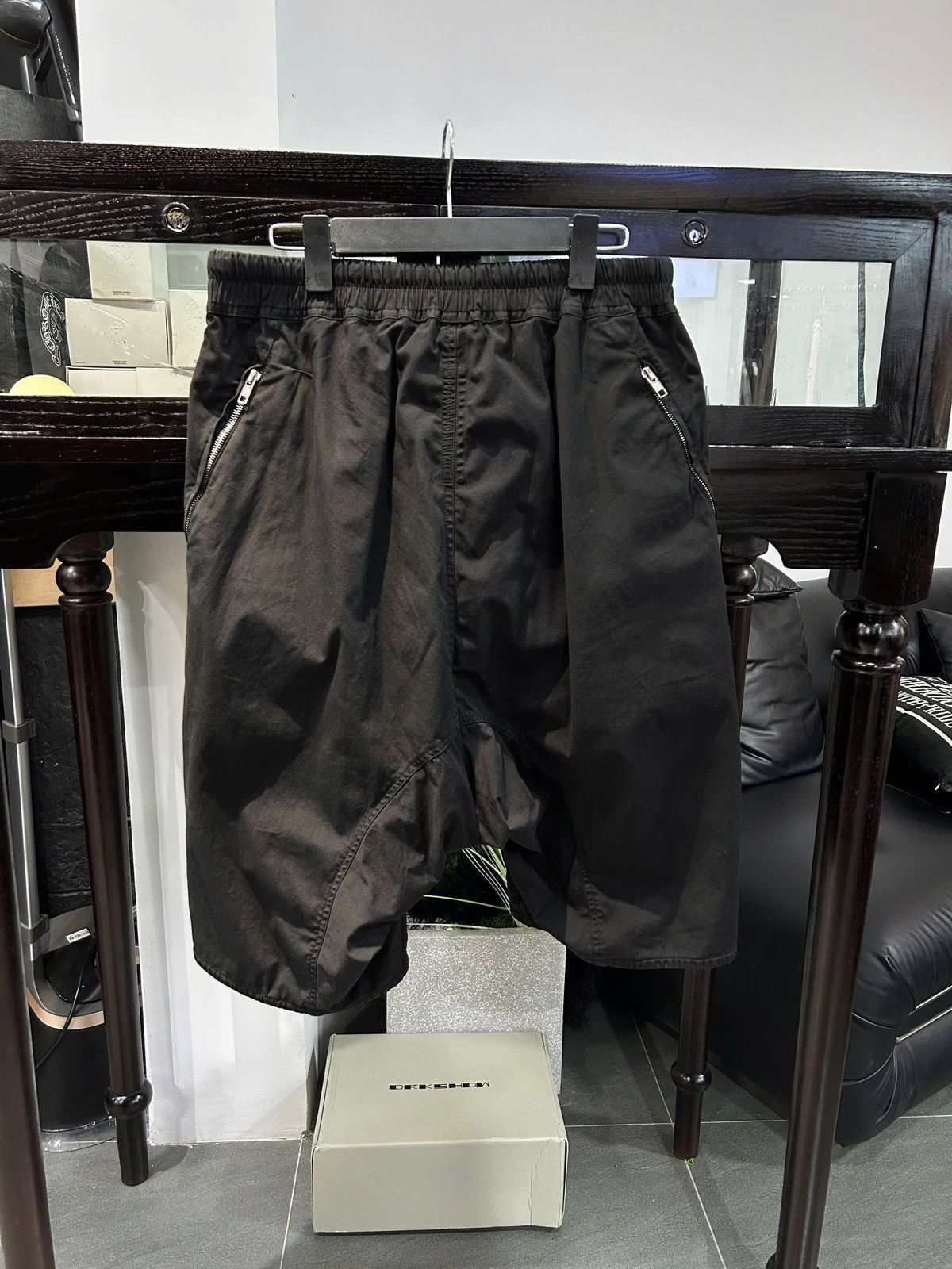 Rick Owens Rick Owens FW18 Drawcord Sarouel Shorts Size US 31 - 2 Thumbnail