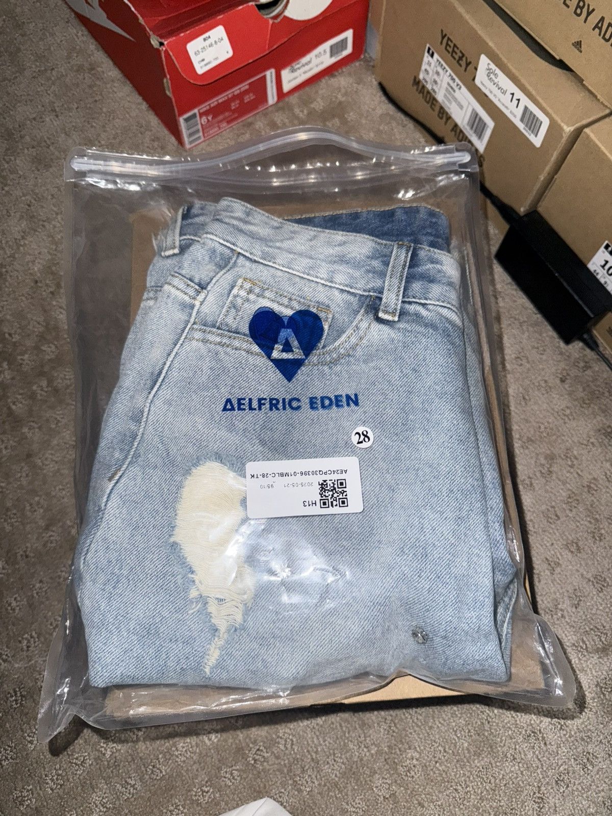 Other Elfrec Eden rhinestone jean shorts brand new size 28 Size US 28 / EU 44 - 2 Thumbnail