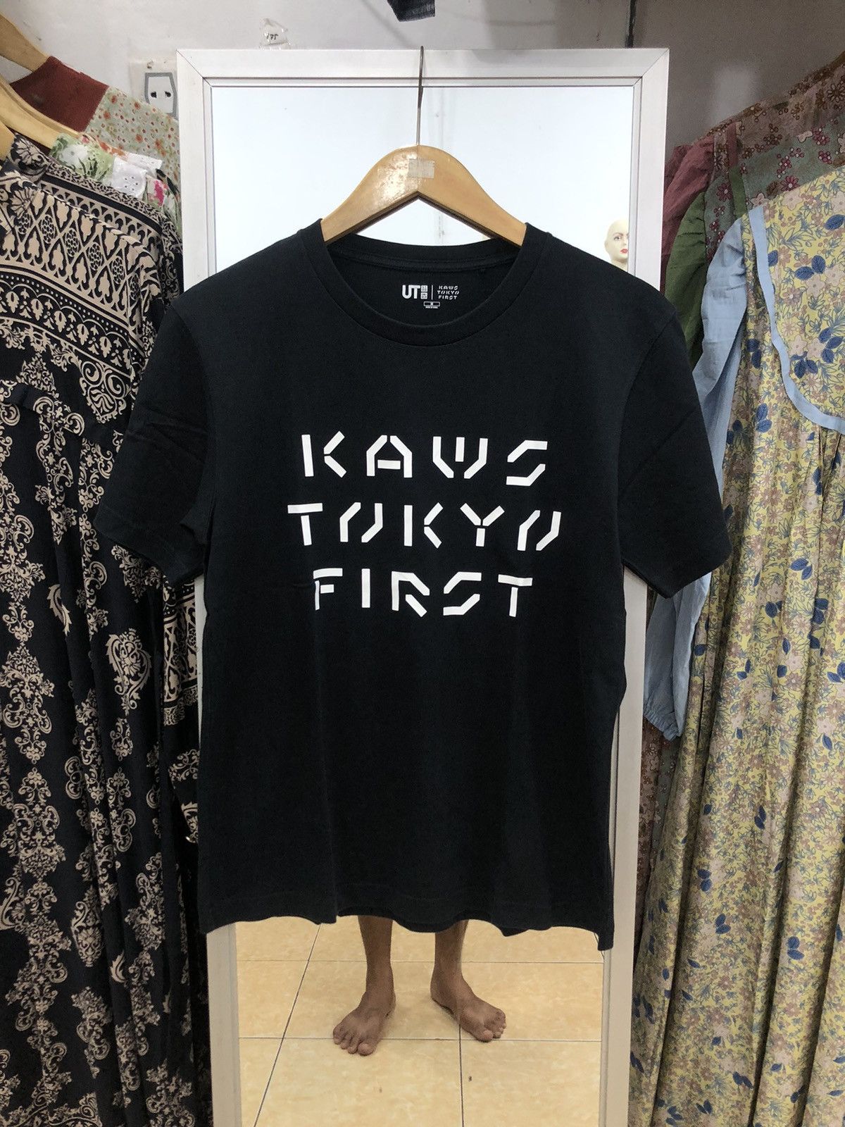 Kaws × Uniqlo Uniqlo X Kaws Tokyo First T Shirt Size US M / EU 48-50 / 2 - 1 Thumbnail