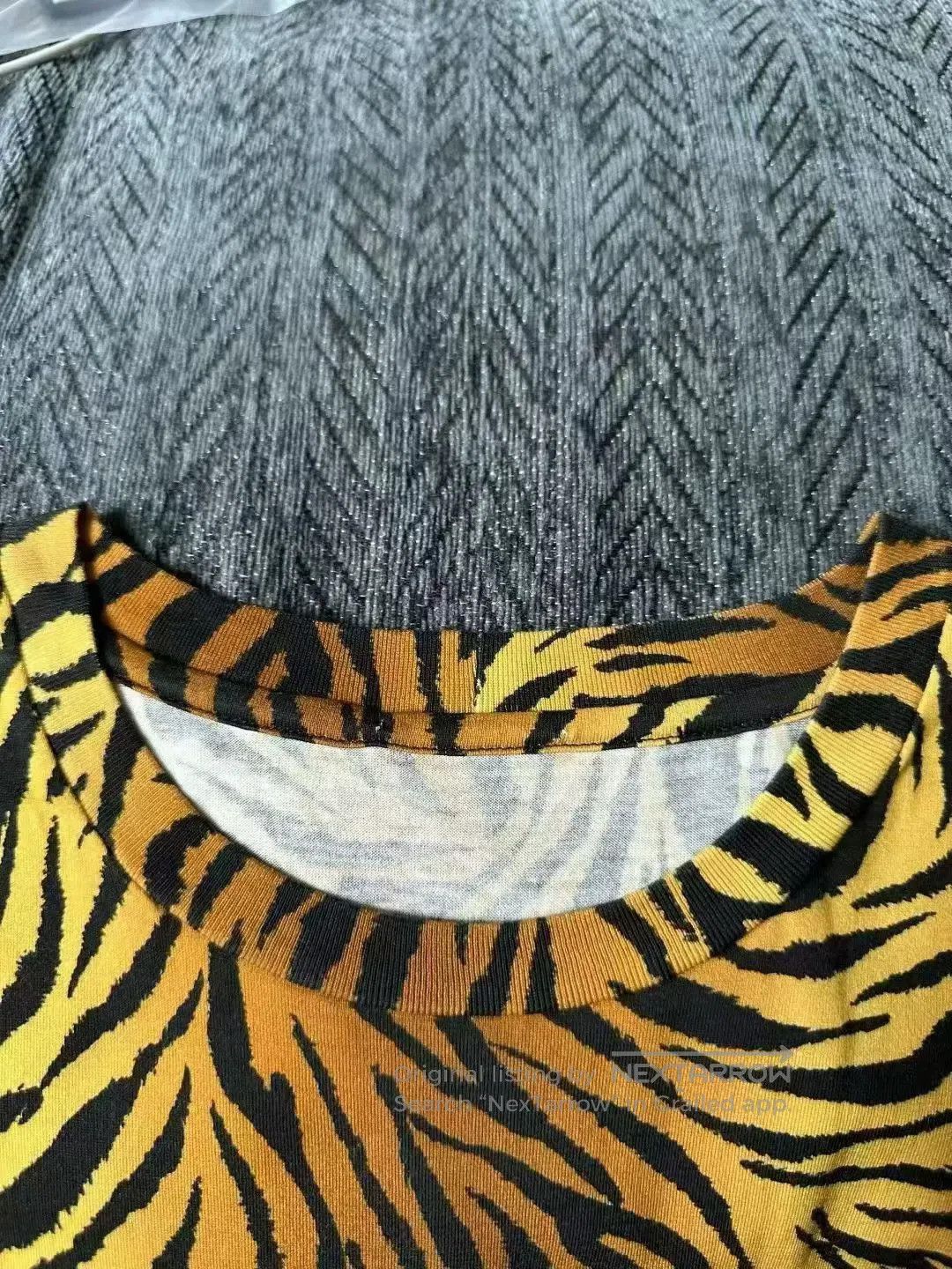 Celine CELINE Tiger-print logo short sleeves| Size US S / EU 44-46 / 1 - 2 Thumbnail