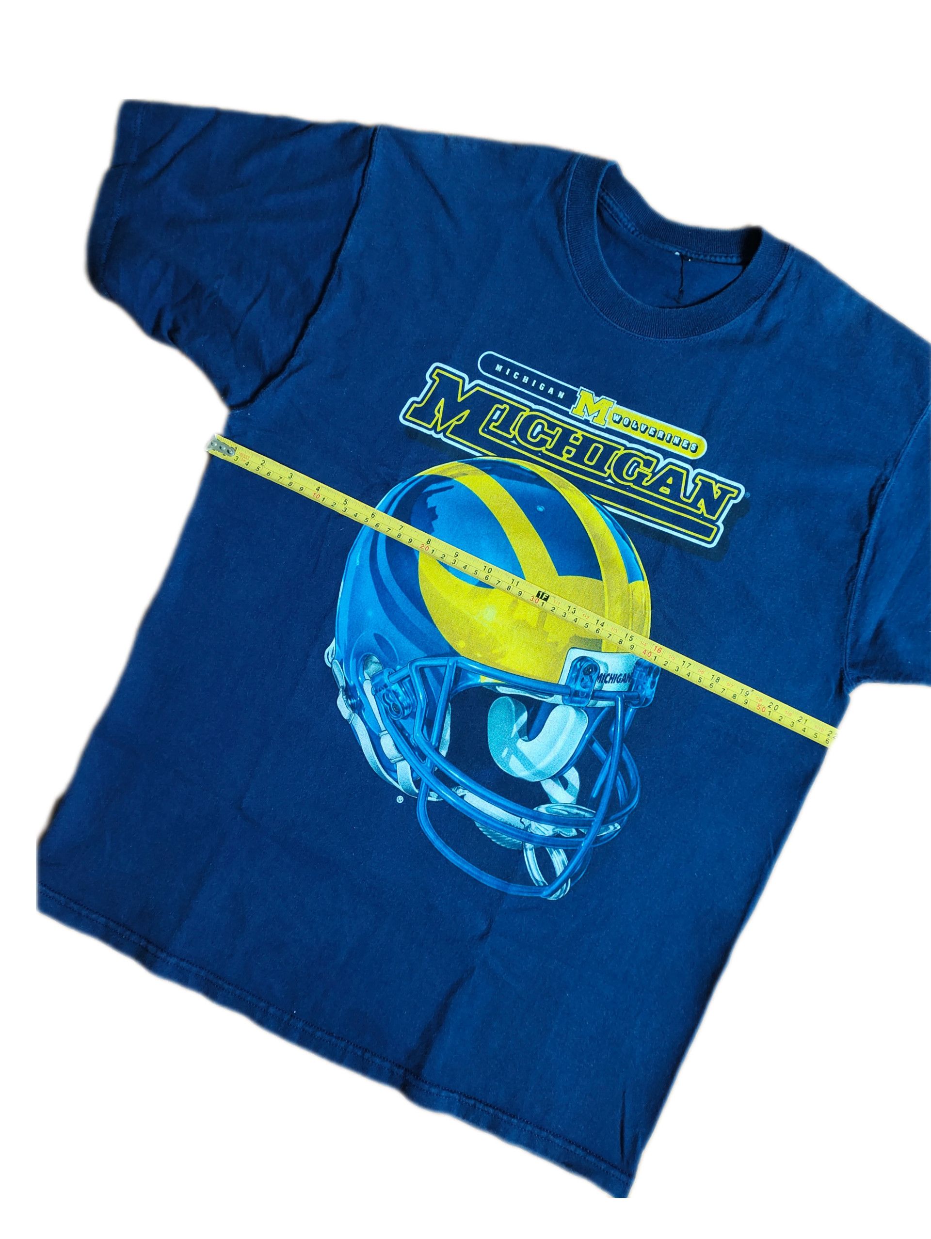 Vintage Vintage Michigan Wolverines Helmet 90s T-shirt Size US L / EU 52-54 / 3 - 7 Thumbnail