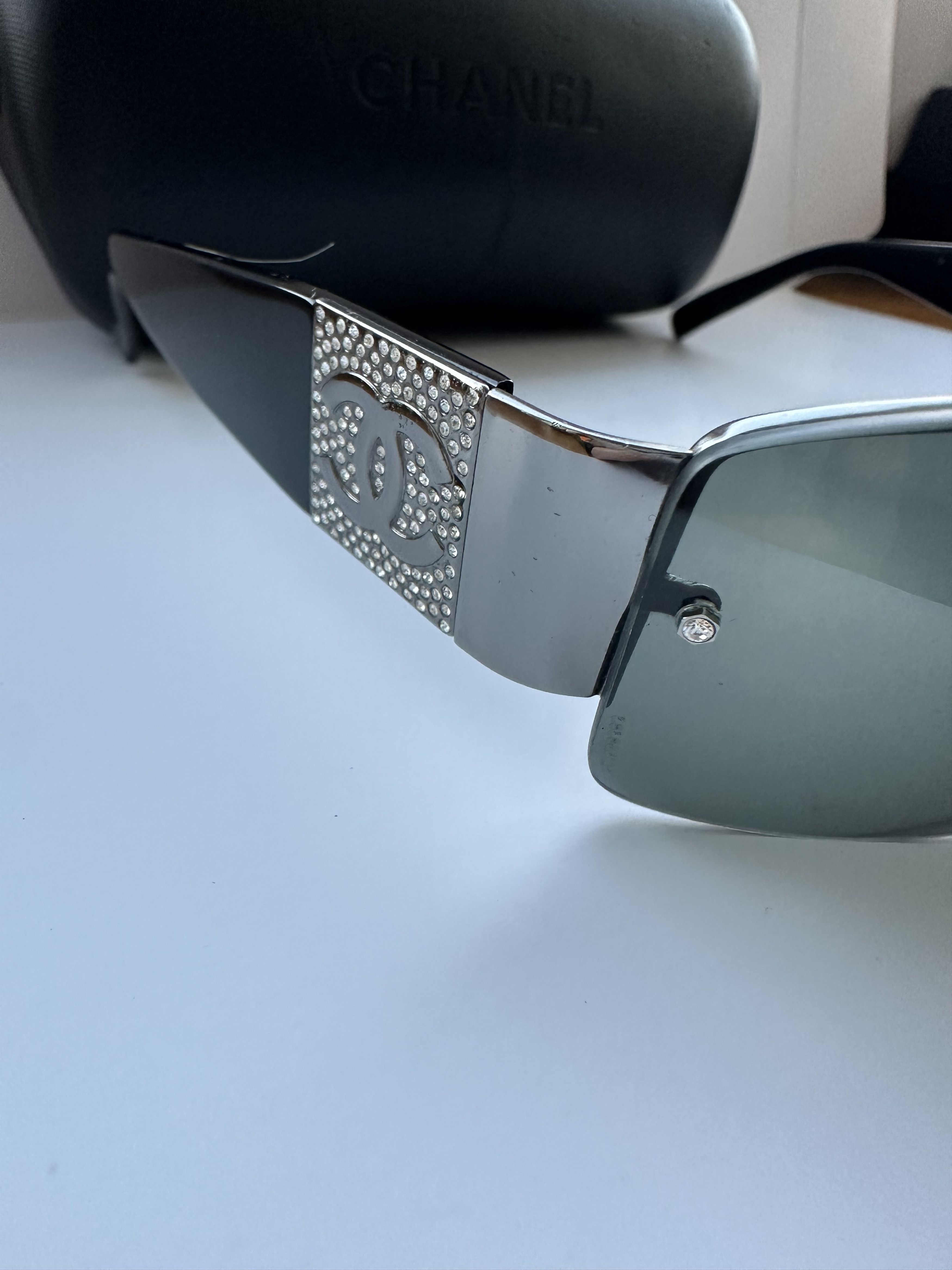 Chanel Chanel Rhinestone 4117 Metal Black Rimless Sunglasses Vintag Size ONE SIZE - 5 Thumbnail